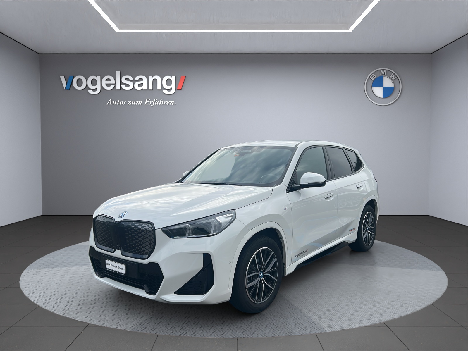 BMW iX1 xDrive 30 M Sport-image-0