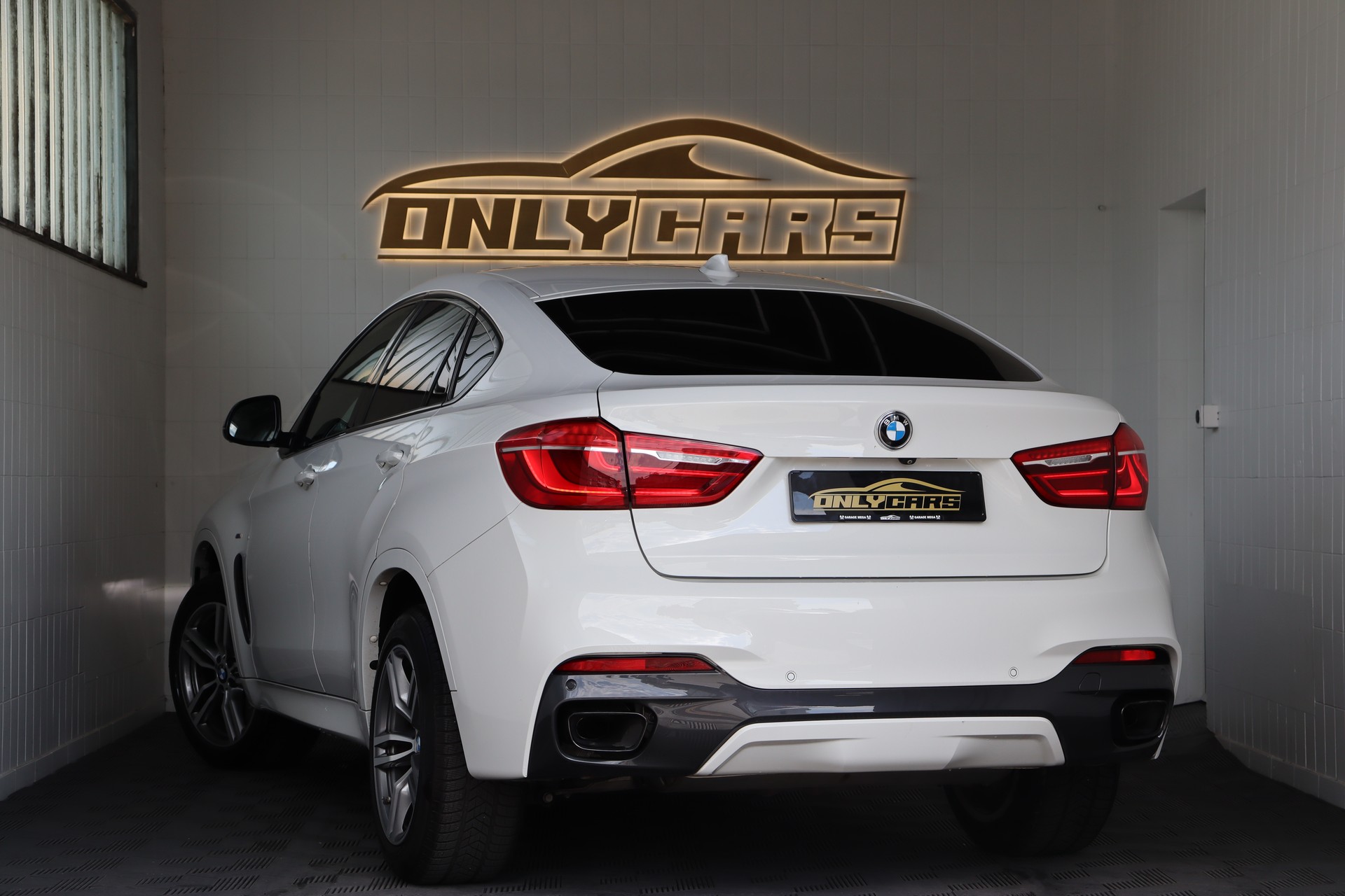 BMW X6 M50D STEPTRONIC ** WHITE ON WHITE ** SOFTCLOSE ** FAHRASSISTENZ-PAKET **-image-5
