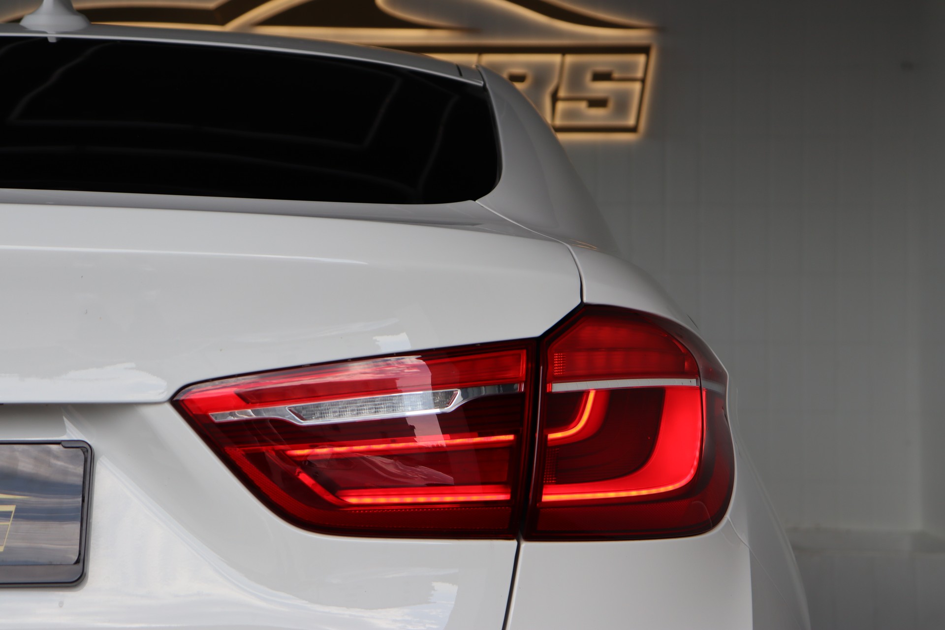 BMW X6 M50D STEPTRONIC ** WHITE ON WHITE ** SOFTCLOSE ** FAHRASSISTENZ-PAKET **-image-9