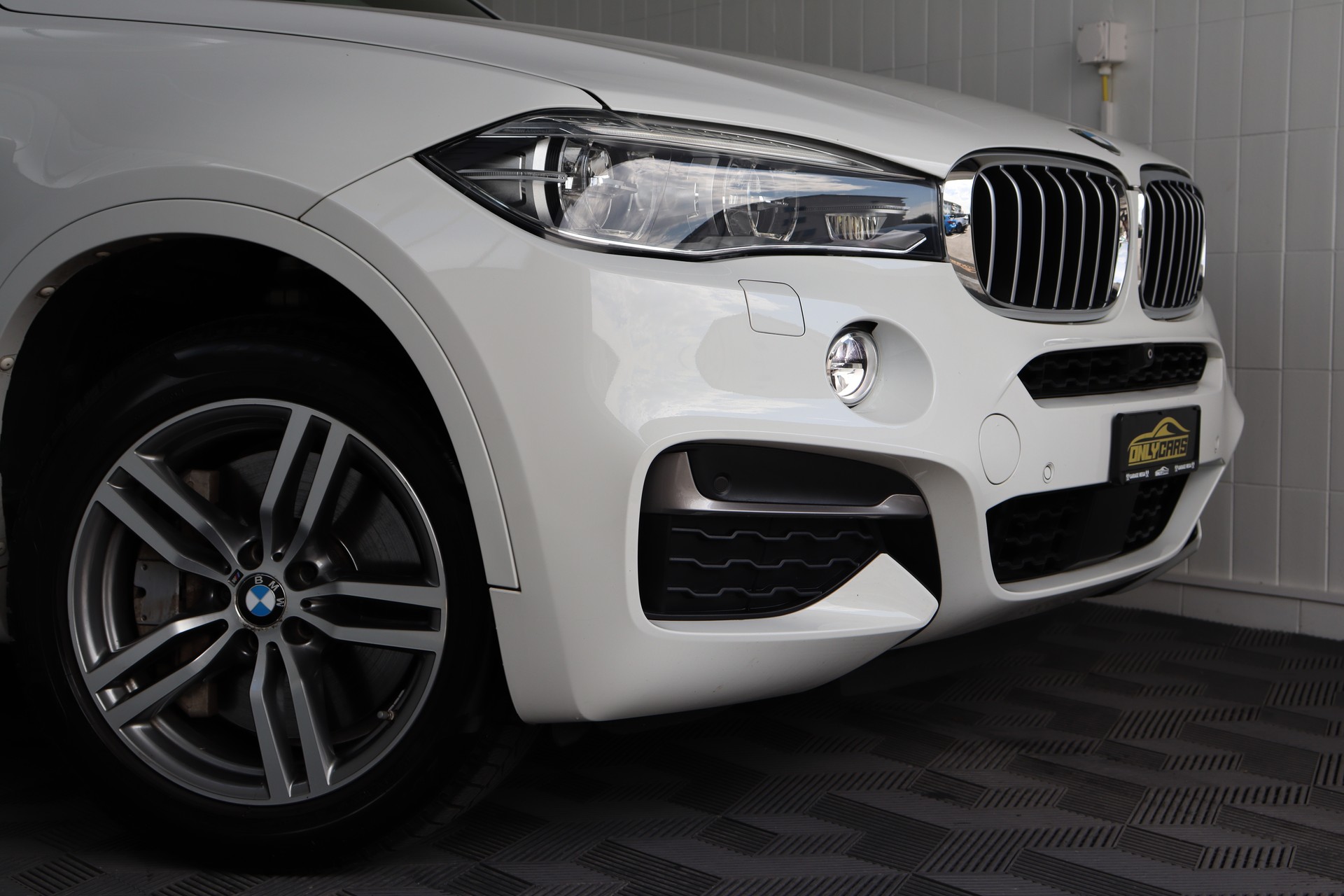 BMW X6 M50D STEPTRONIC ** WHITE ON WHITE ** SOFTCLOSE ** FAHRASSISTENZ-PAKET **-image-3