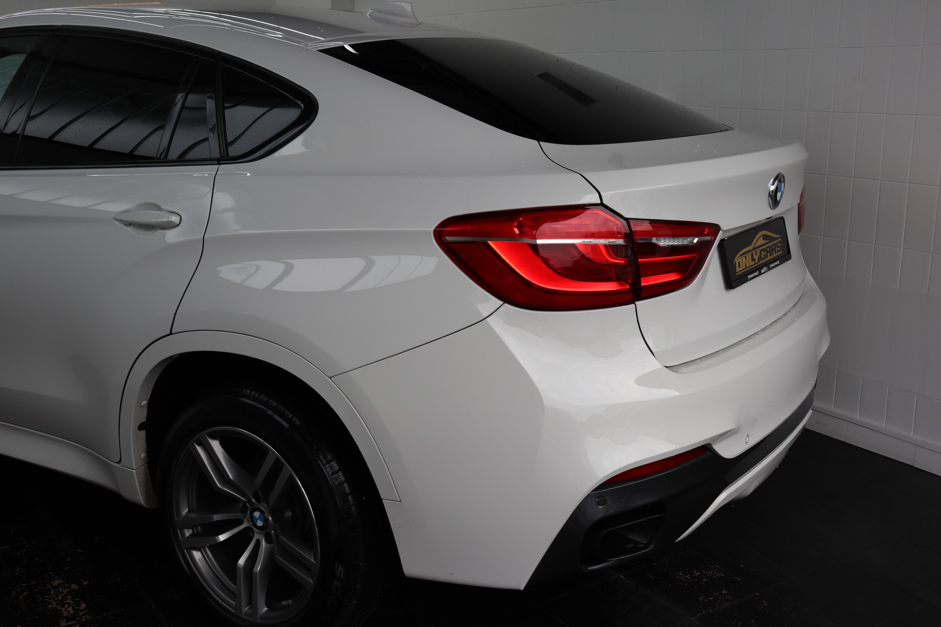 BMW X6 M50D STEPTRONIC ** WHITE ON WHITE ** SOFTCLOSE ** FAHRASSISTENZ-PAKET **-image-5