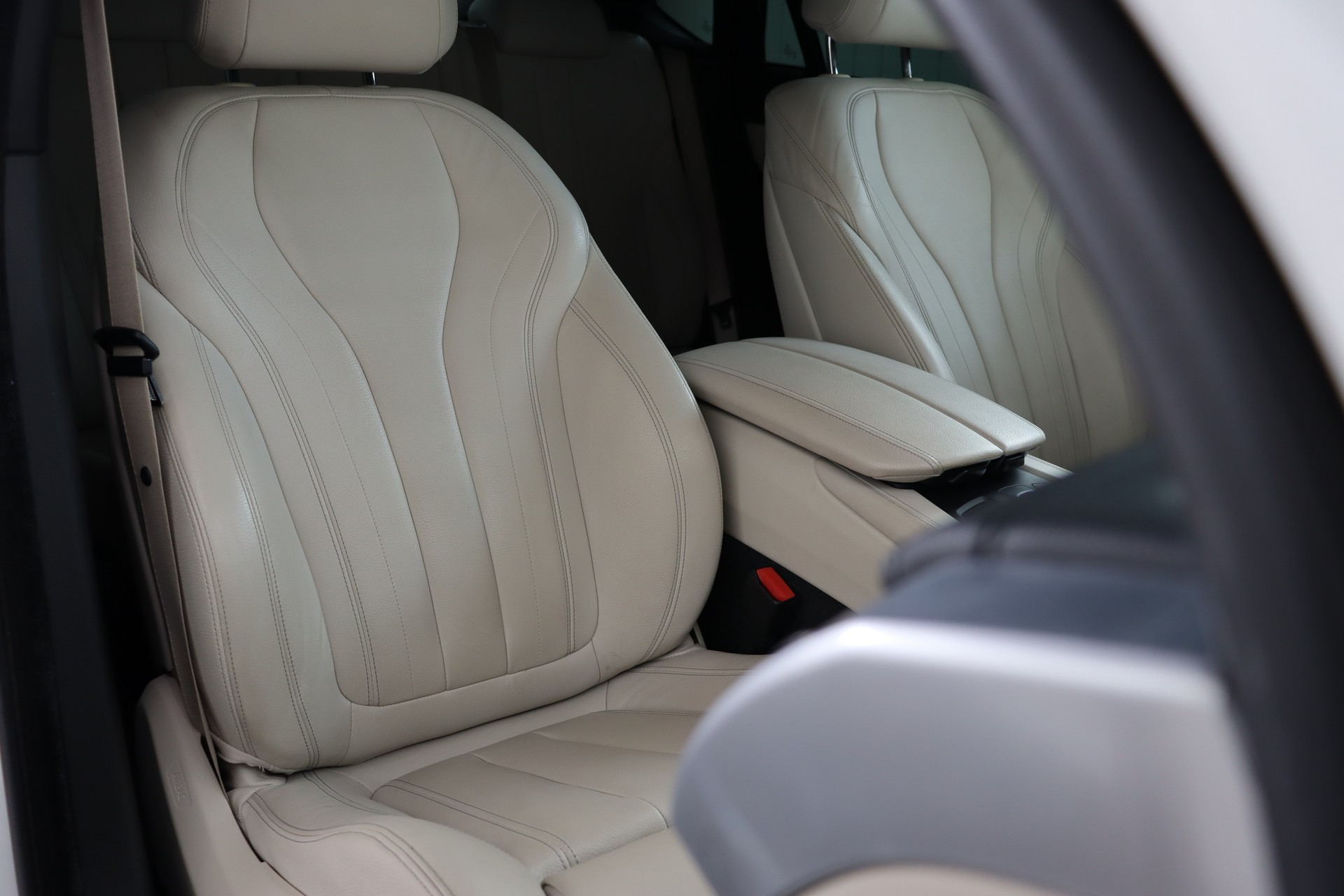 BMW X6 M50D STEPTRONIC ** WHITE ON WHITE ** SOFTCLOSE ** FAHRASSISTENZ-PAKET **-image-14