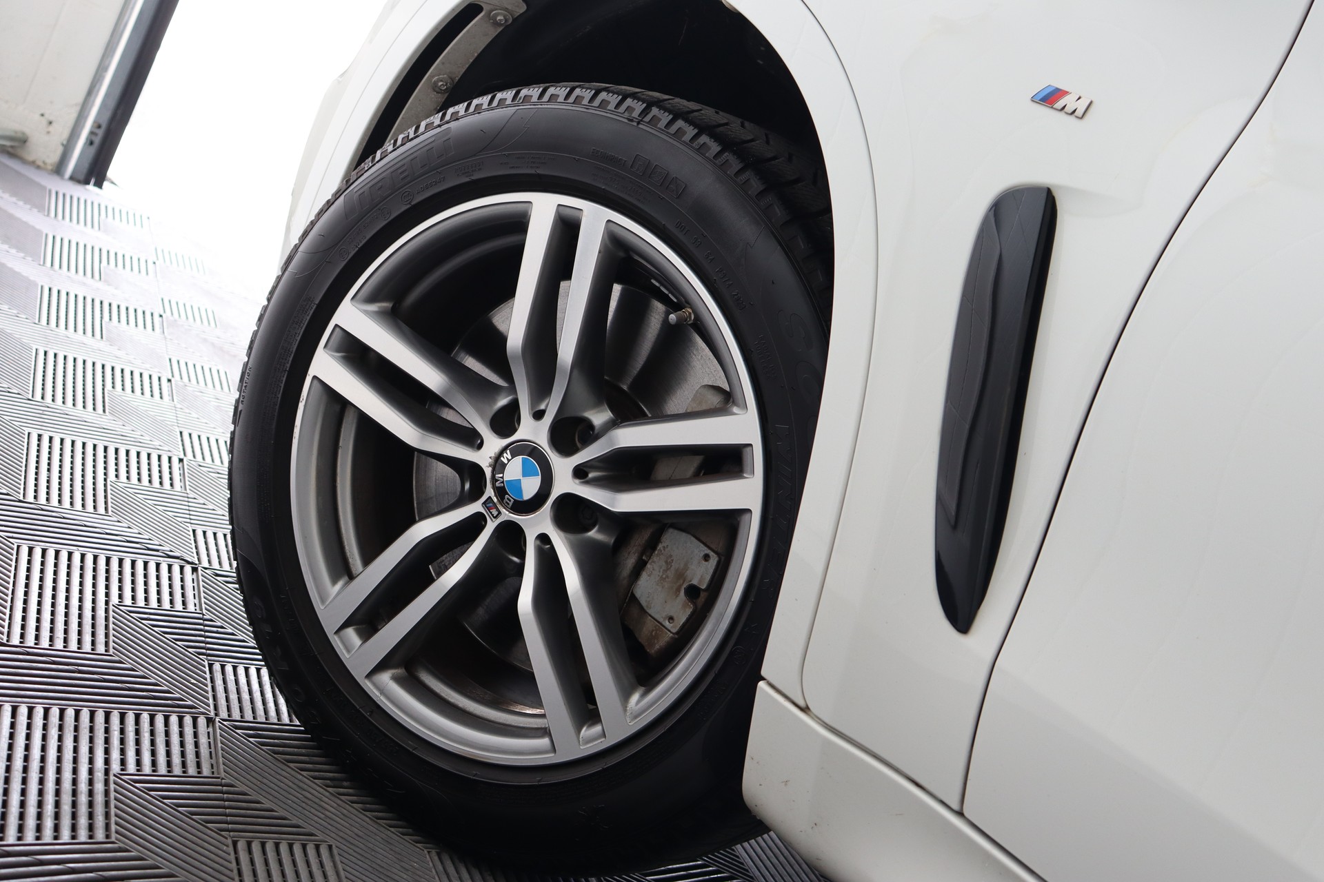 BMW X6 M50D STEPTRONIC ** WHITE ON WHITE ** SOFTCLOSE ** FAHRASSISTENZ-PAKET **-image-10