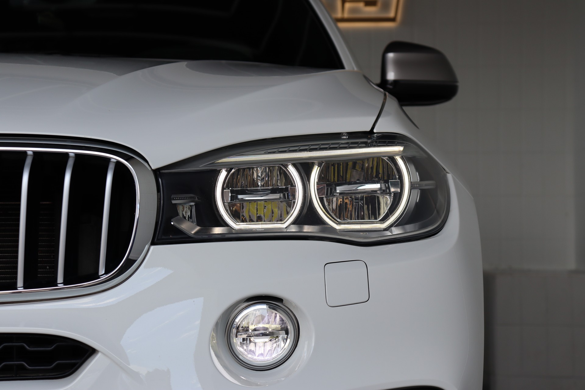 BMW X6 M50D STEPTRONIC ** WHITE ON WHITE ** SOFTCLOSE ** FAHRASSISTENZ-PAKET **-image-4