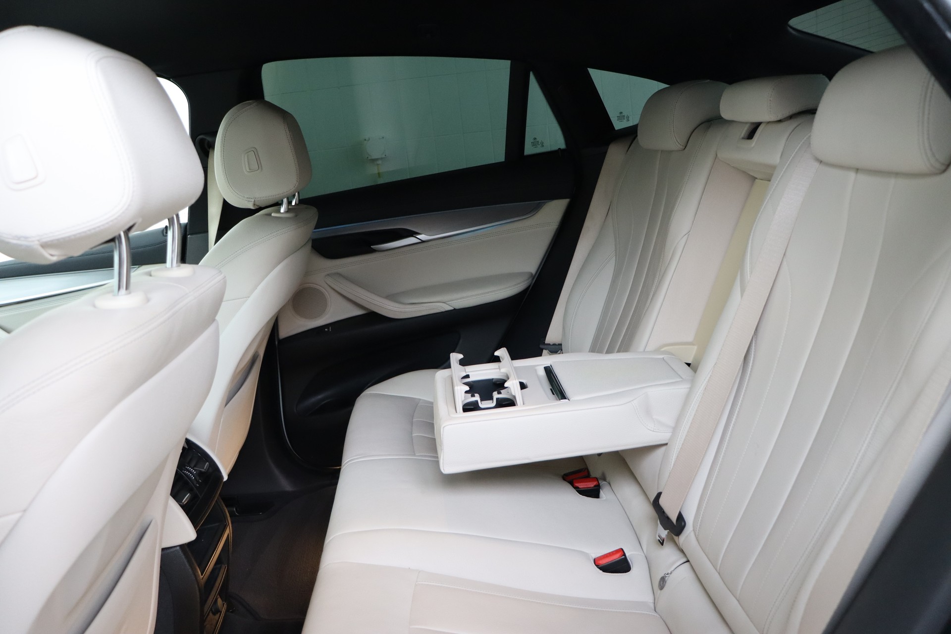 BMW X6 M50D STEPTRONIC ** WHITE ON WHITE ** SOFTCLOSE ** FAHRASSISTENZ-PAKET **-image-11