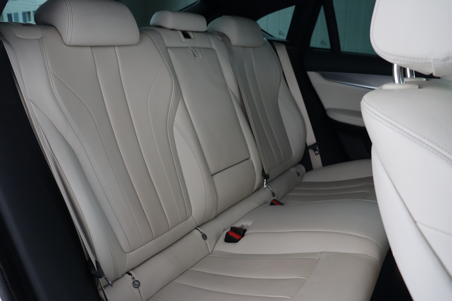 BMW X6 M50D STEPTRONIC ** WHITE ON WHITE ** SOFTCLOSE ** FAHRASSISTENZ-PAKET **-image-17