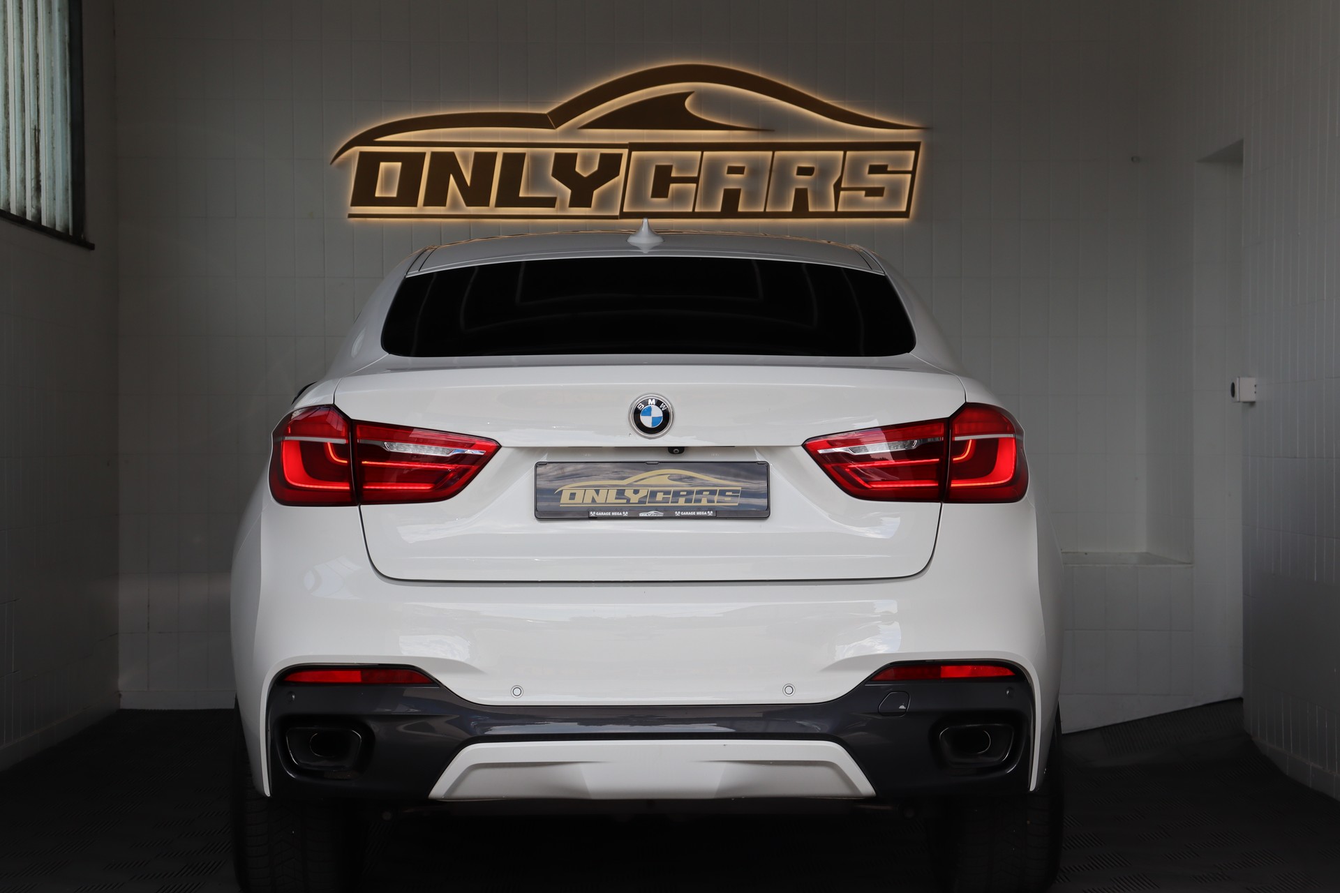 BMW X6 M50D STEPTRONIC ** WHITE ON WHITE ** SOFTCLOSE ** FAHRASSISTENZ-PAKET **-image-6