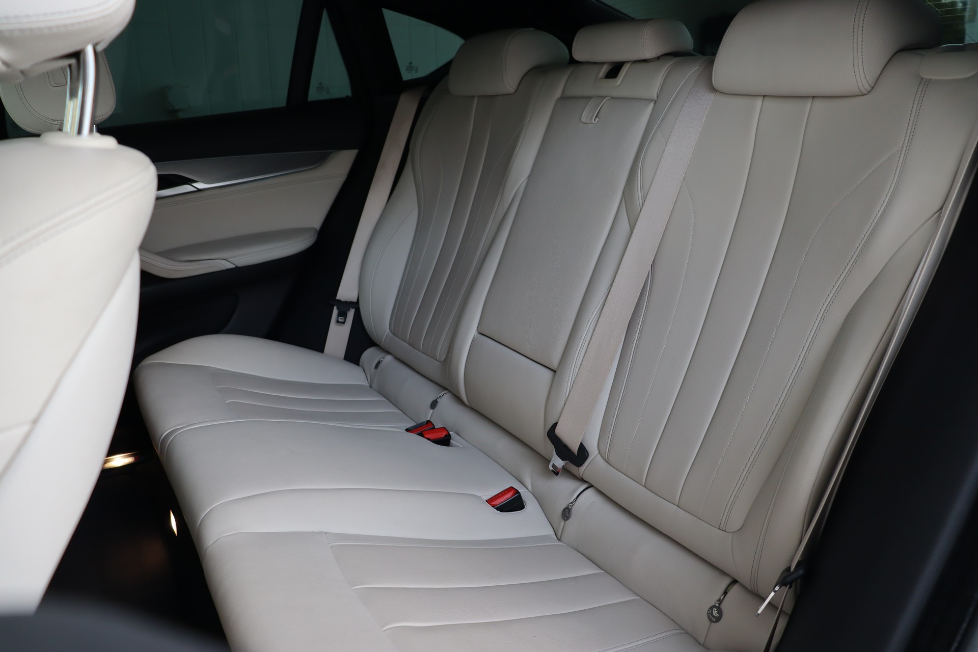 BMW X6 M50D STEPTRONIC ** WHITE ON WHITE ** SOFTCLOSE ** FAHRASSISTENZ-PAKET **-image-16