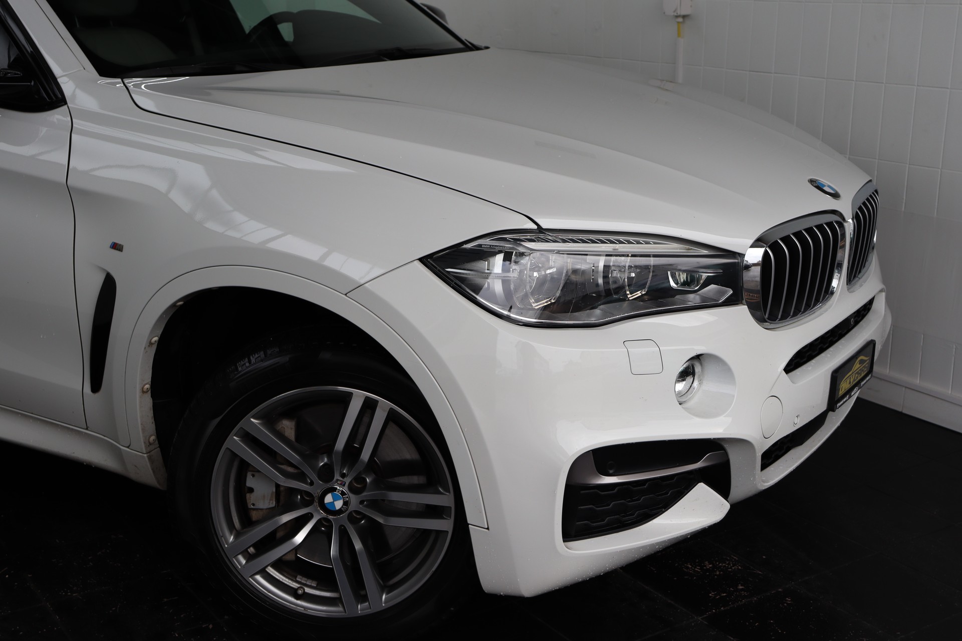 BMW X6 M50D STEPTRONIC ** WHITE ON WHITE ** SOFTCLOSE ** FAHRASSISTENZ-PAKET **-image-2
