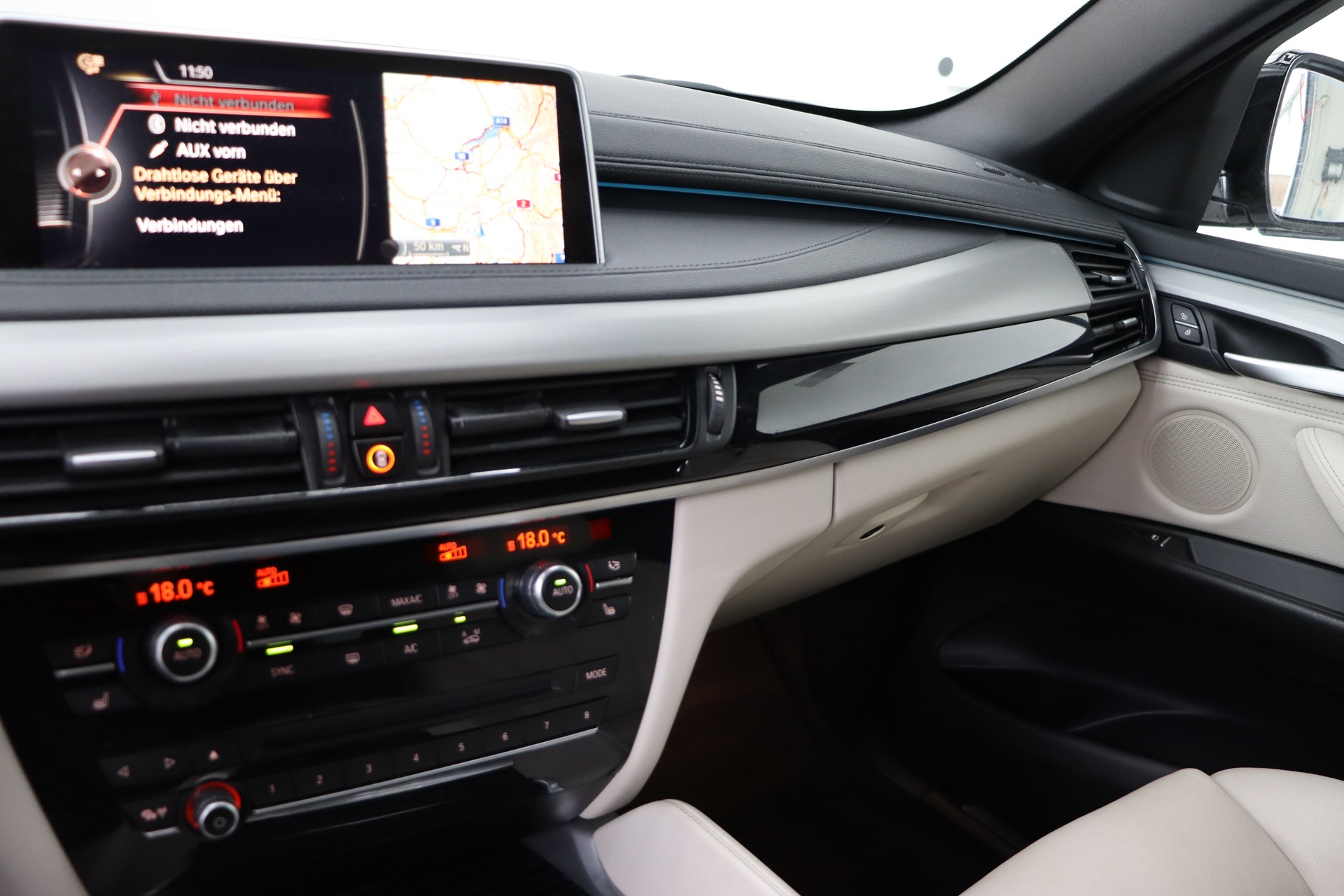 BMW X6 M50D STEPTRONIC ** WHITE ON WHITE ** SOFTCLOSE ** FAHRASSISTENZ-PAKET **-image-7
