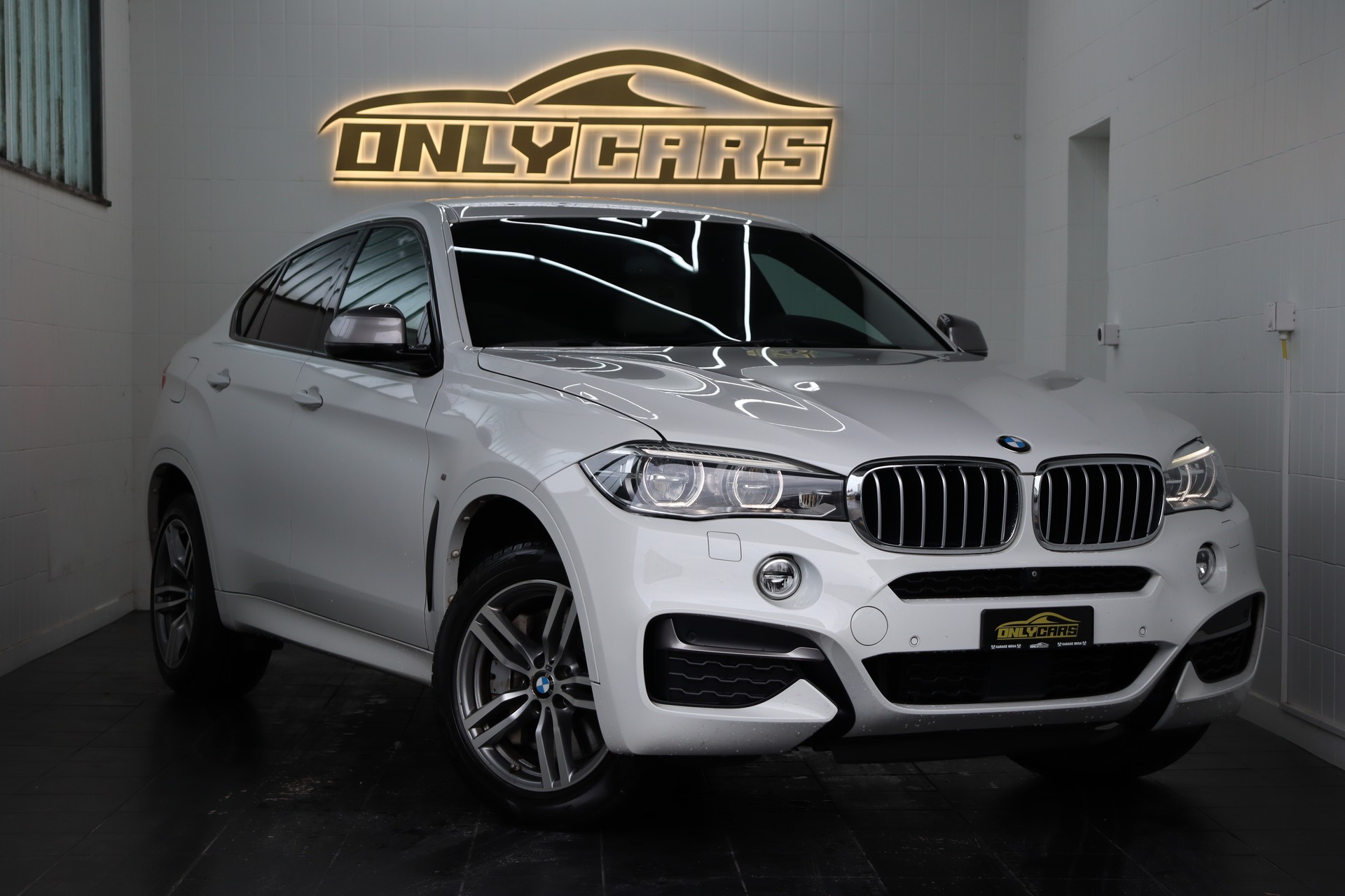 BMW X6 M50D STEPTRONIC ** WHITE ON WHITE ** SOFTCLOSE ** FAHRASSISTENZ-PAKET **