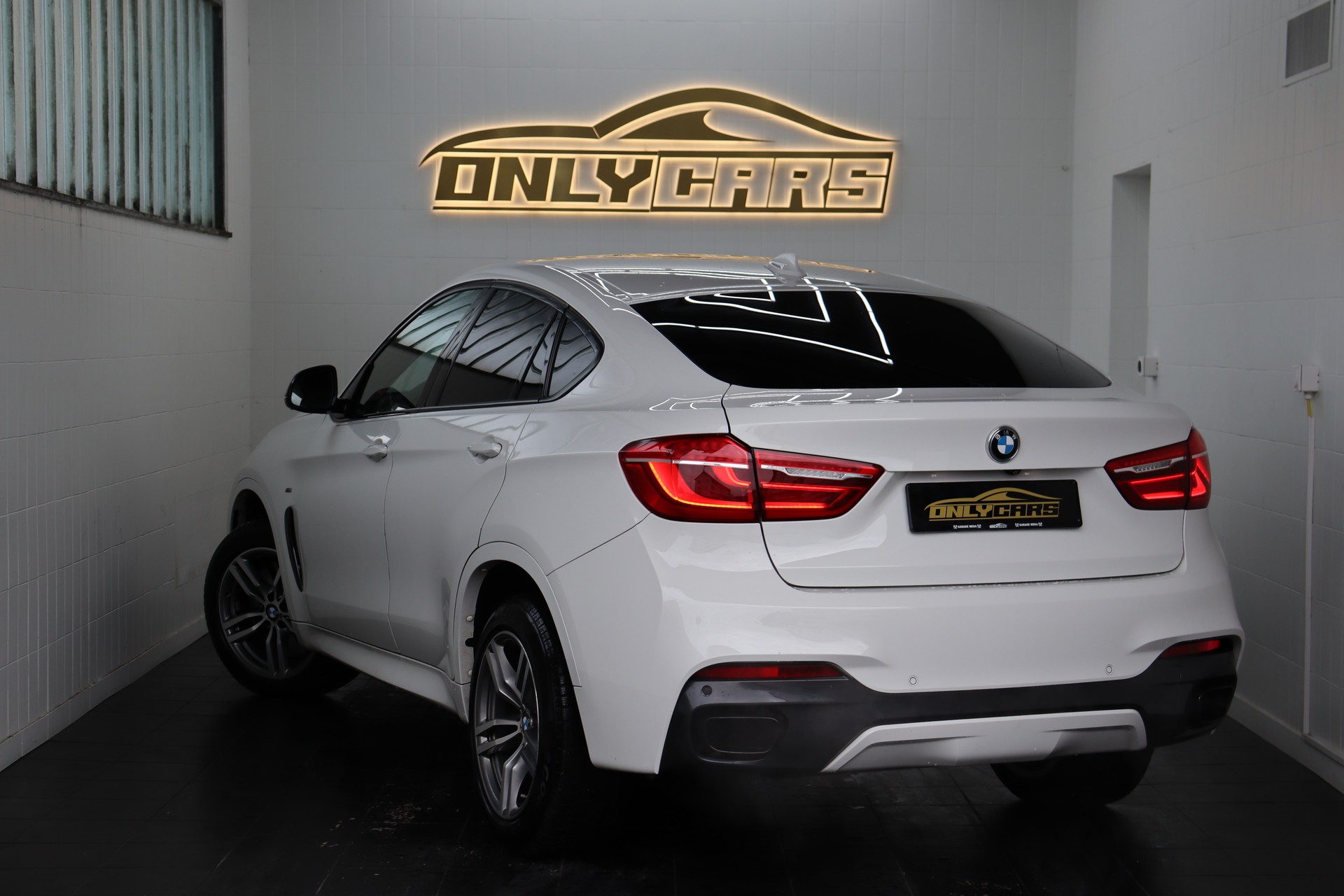 BMW X6 M50D STEPTRONIC ** WHITE ON WHITE ** SOFTCLOSE ** FAHRASSISTENZ-PAKET **-image-3