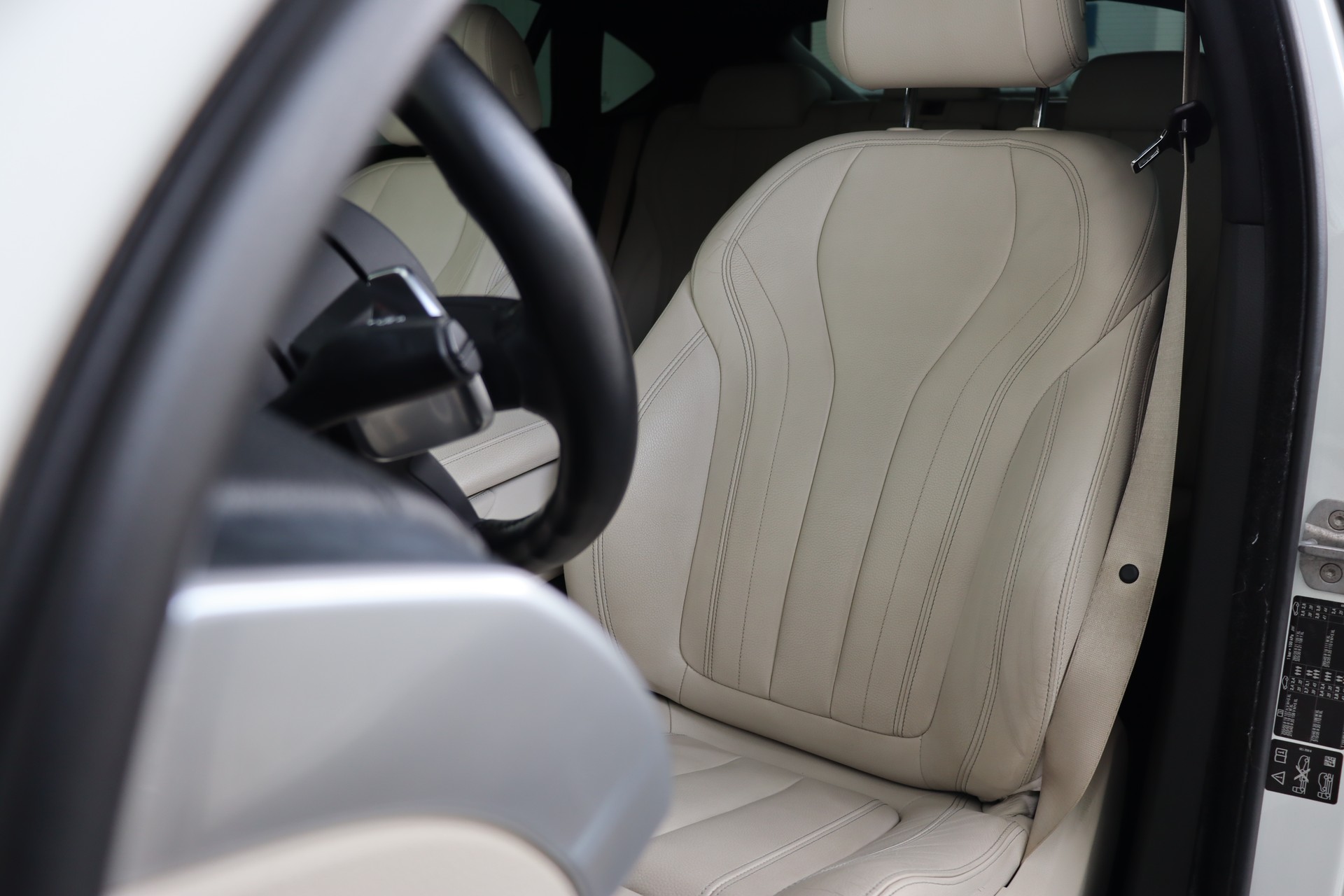 BMW X6 M50D STEPTRONIC ** WHITE ON WHITE ** SOFTCLOSE ** FAHRASSISTENZ-PAKET **-image-13