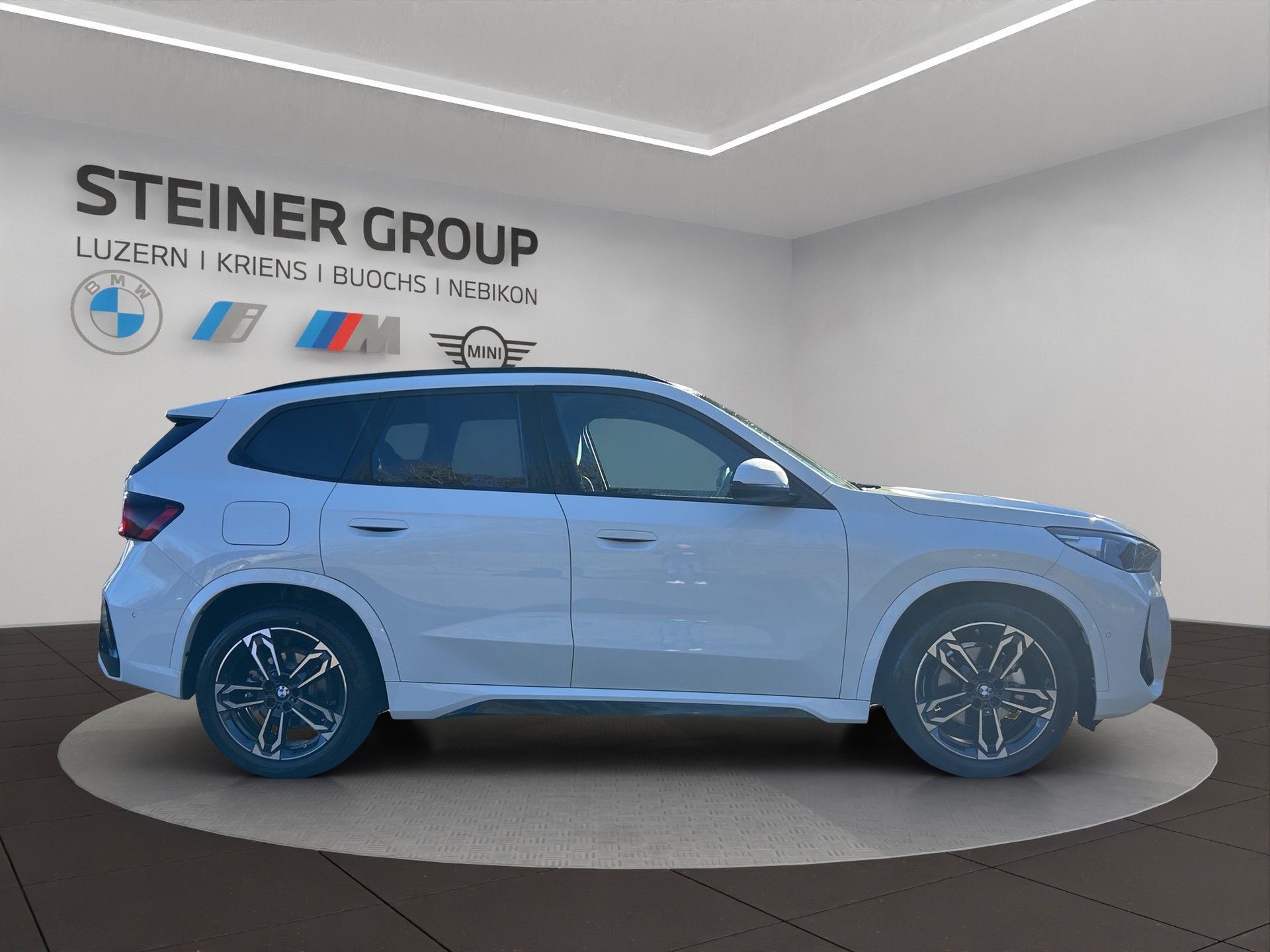 BMW X1 xDrive 20d 48V M Sport-showroom-element-3