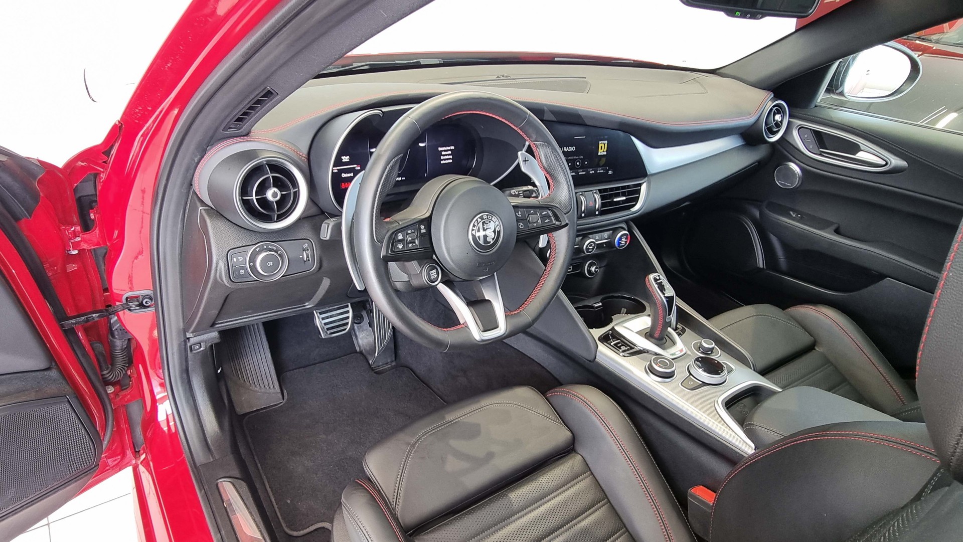 ALFA ROMEO Giulia 2.0 Q4 Competizione Sky-image-16