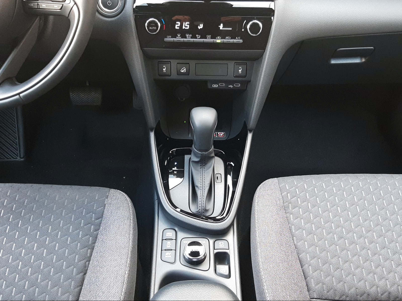 TOYOTA Yaris Cross 1.5 VVT-i HSD Trend AWD-i-image-12