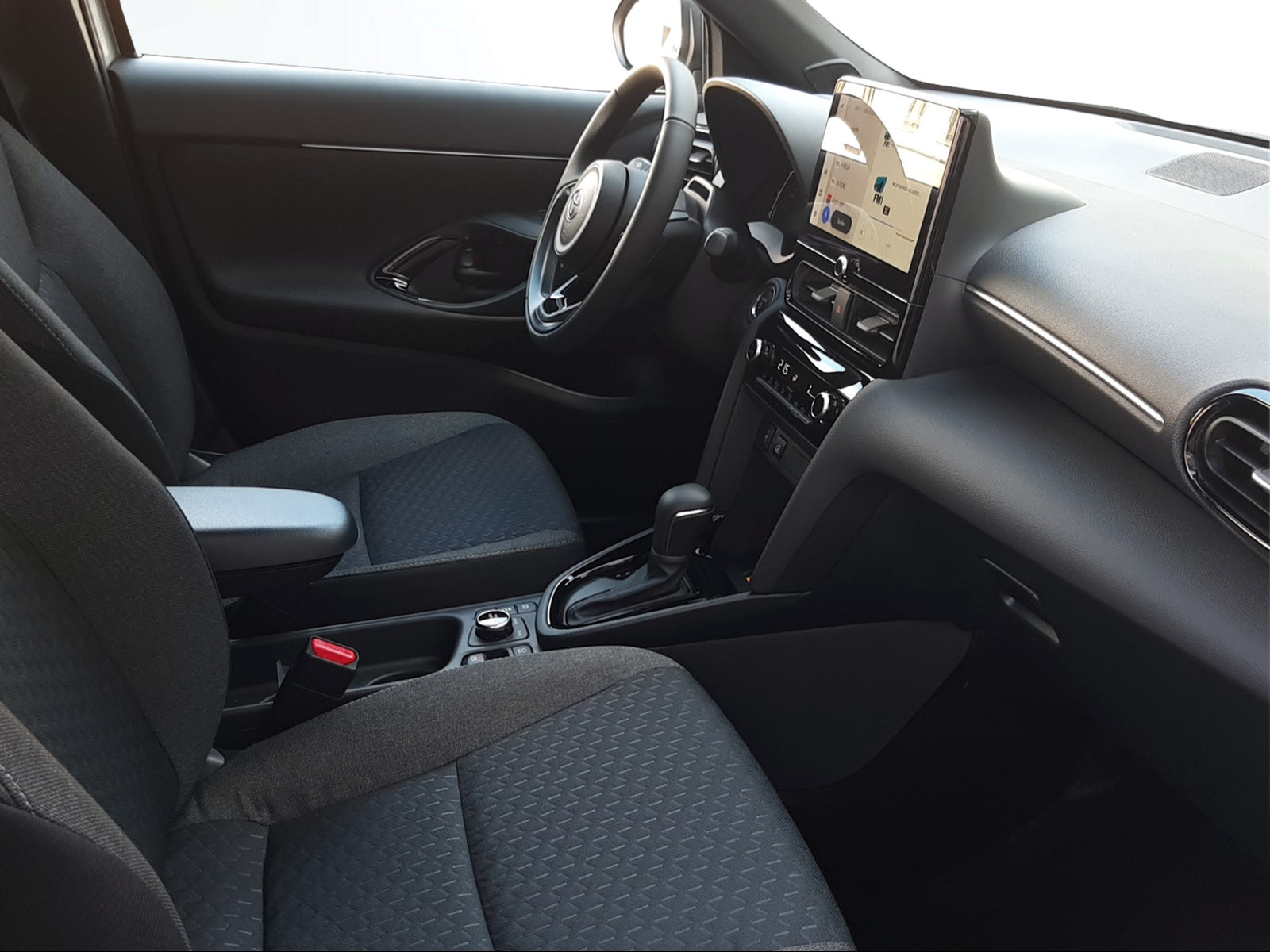 TOYOTA Yaris Cross 1.5 VVT-i HSD Trend AWD-i-image-13