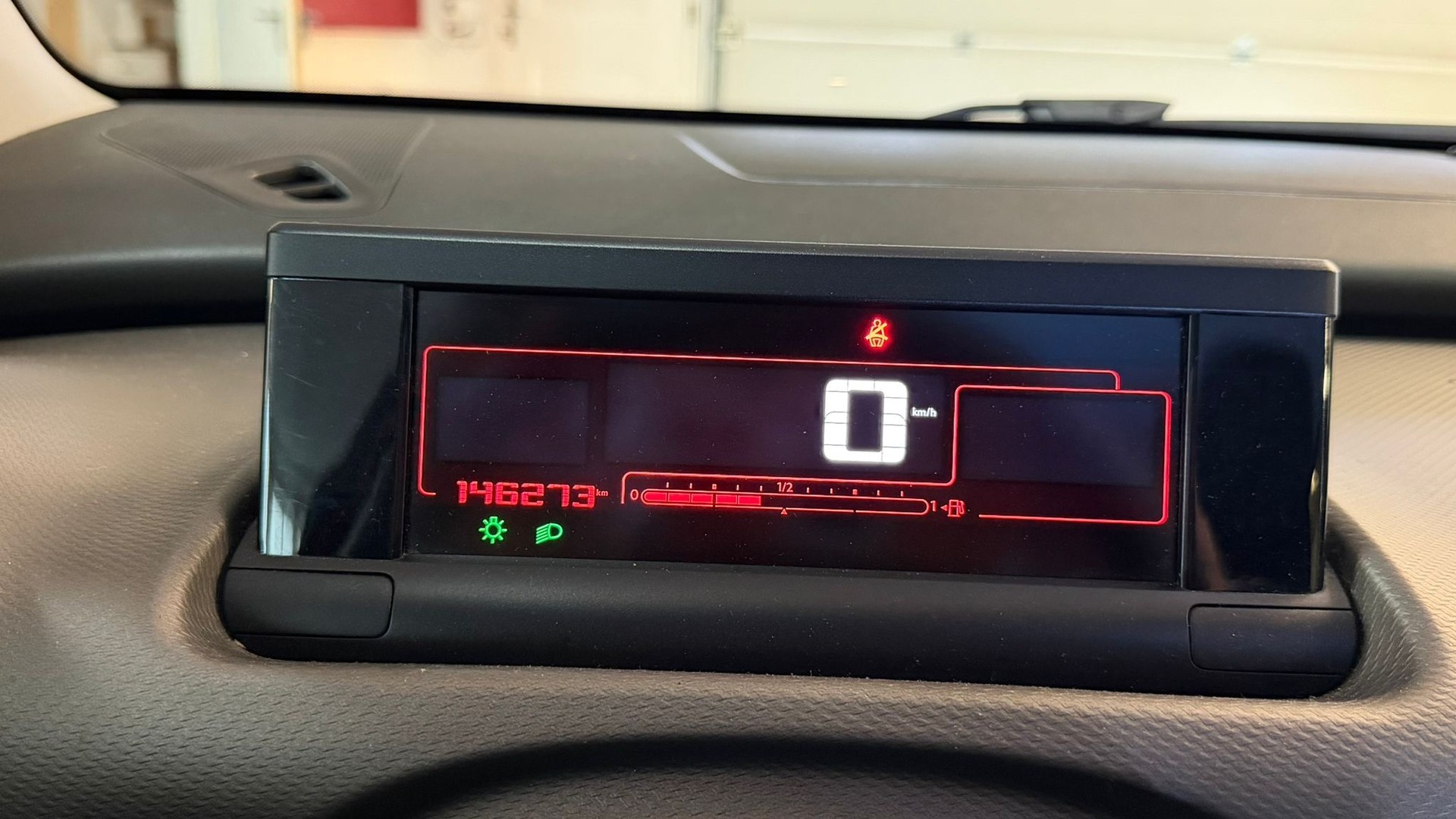 CITROEN C4 Cactus 1.6 BlueHDi Shine-image-10