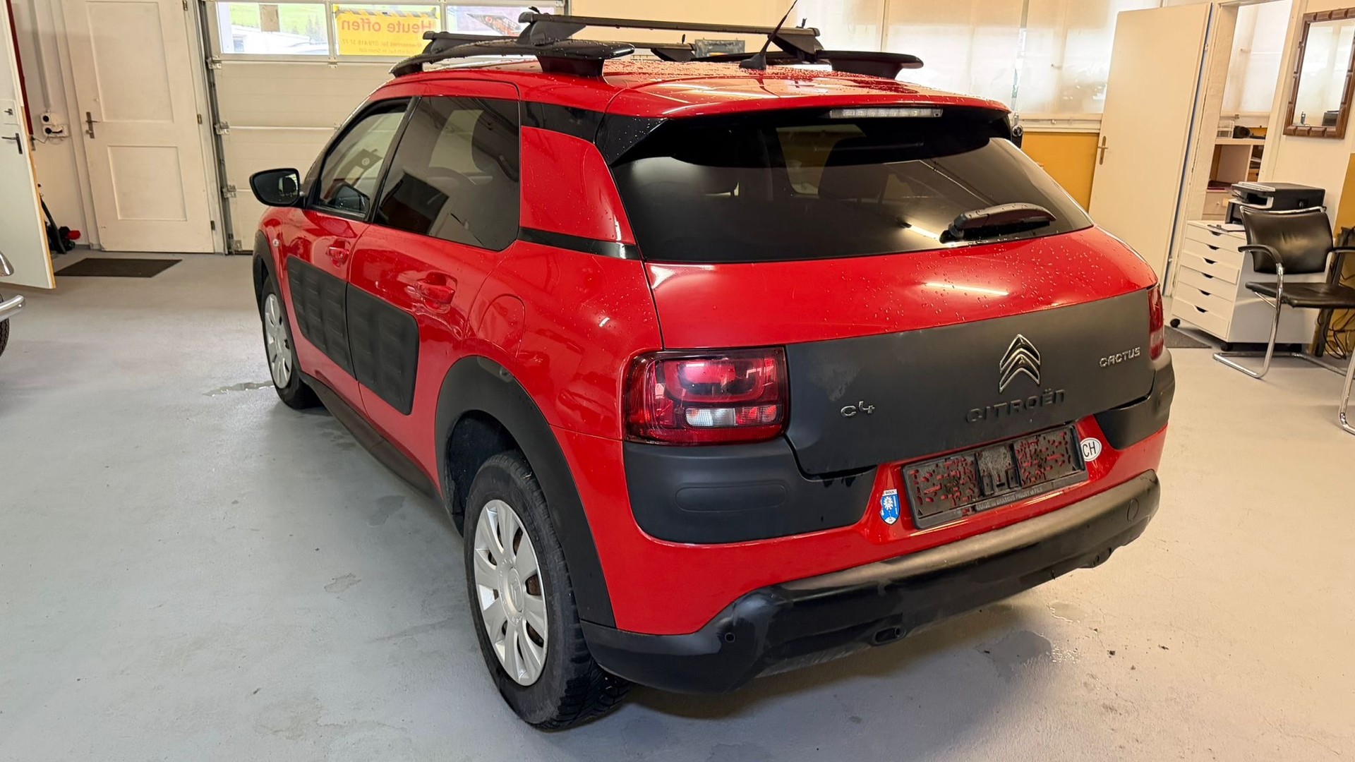 CITROEN C4 Cactus 1.6 BlueHDi Shine-image-4