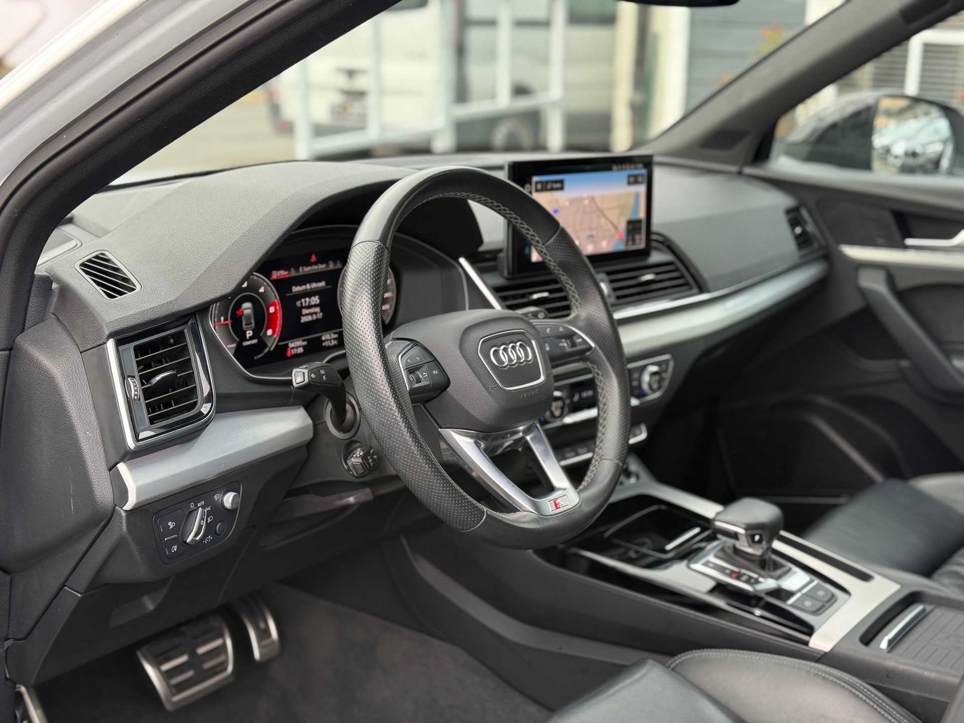 AUDI Q5 2.0 40 TDI S Line quattro S-Tronic *LEDER FEINNAPPA*-image-6