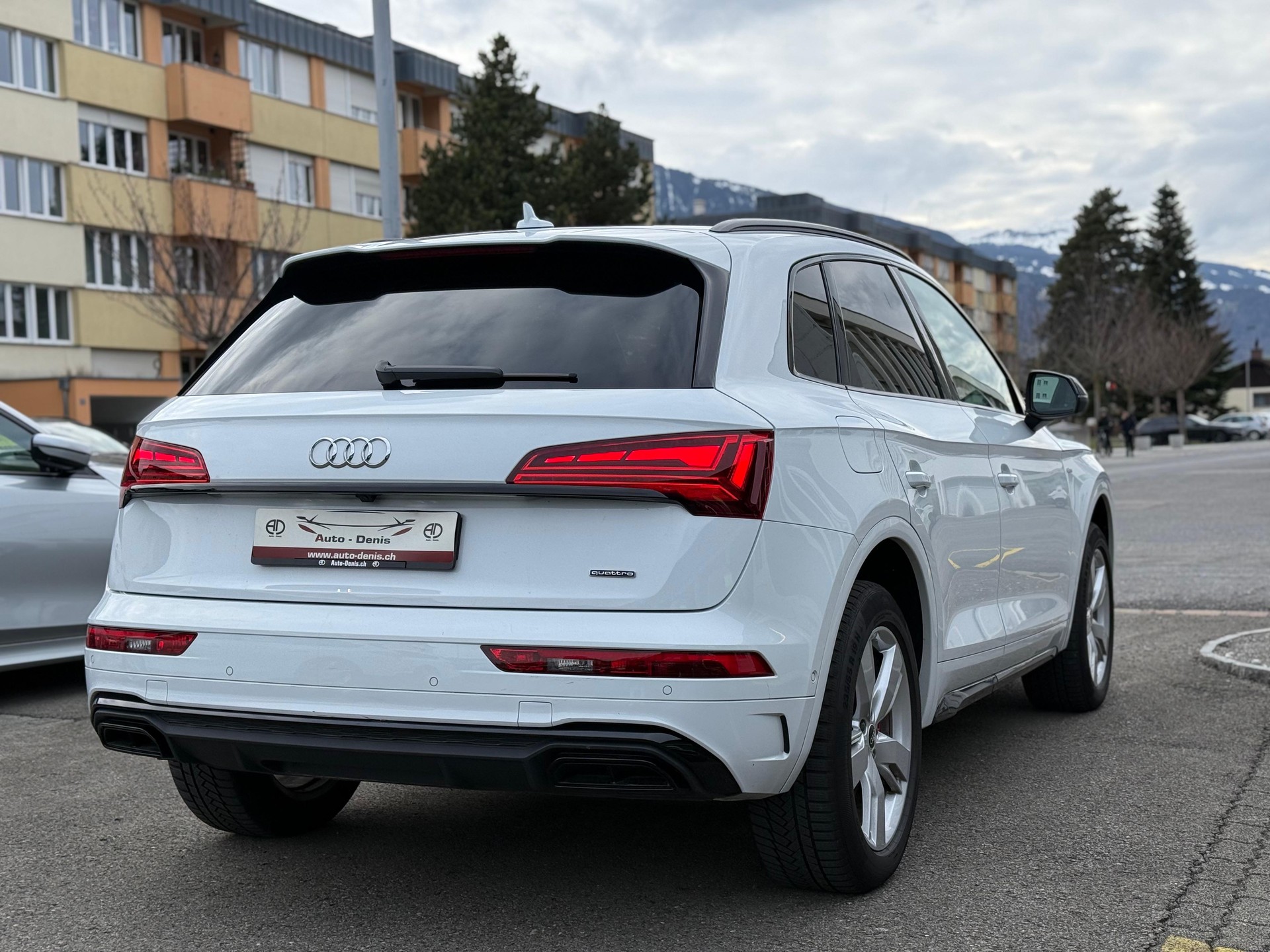 AUDI Q5 2.0 40 TDI S Line quattro S-Tronic *LEDER FEINNAPPA*-image-3
