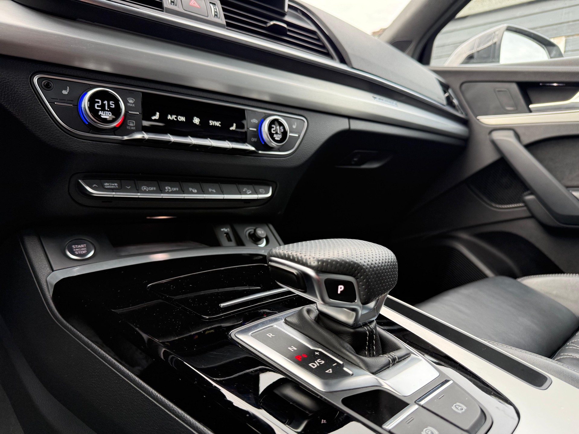 AUDI Q5 2.0 40 TDI S Line quattro S-Tronic *LEDER FEINNAPPA*-image-23