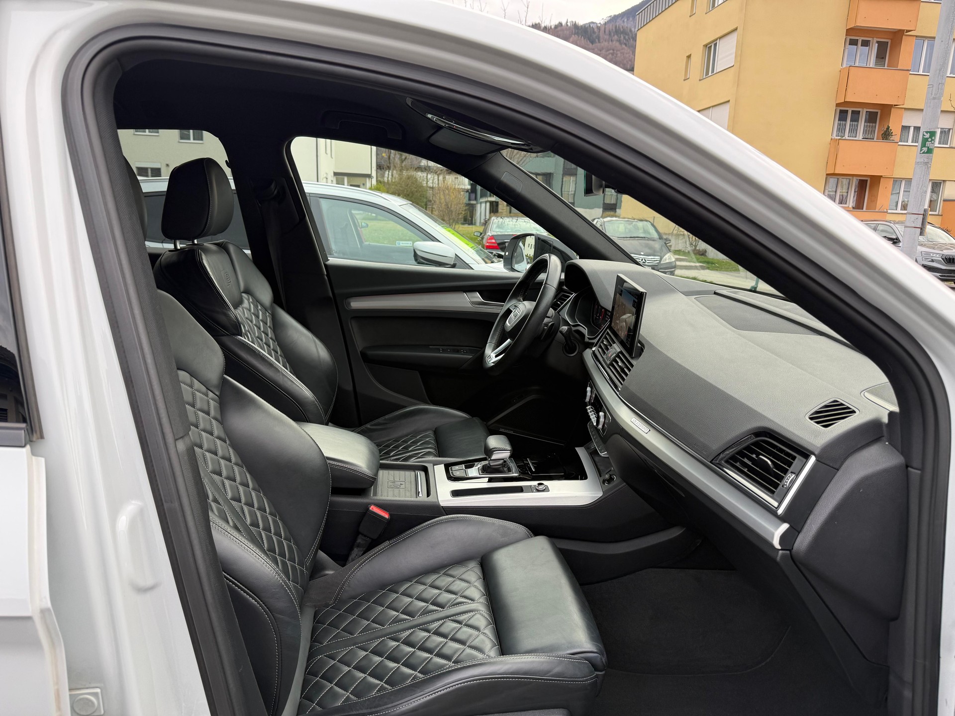 AUDI Q5 2.0 40 TDI S Line quattro S-Tronic *LEDER FEINNAPPA*-image-21