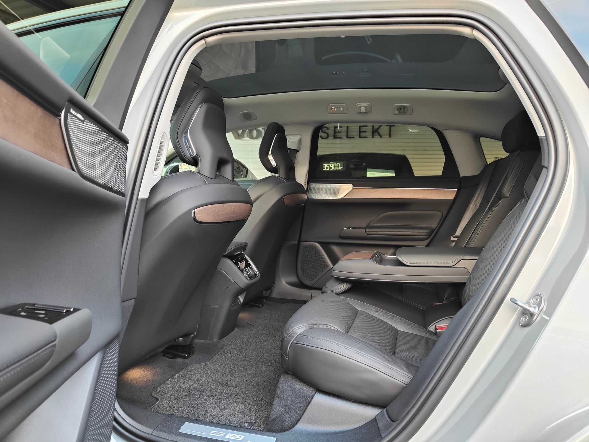 VOLVO ES90 Ultra-image-13