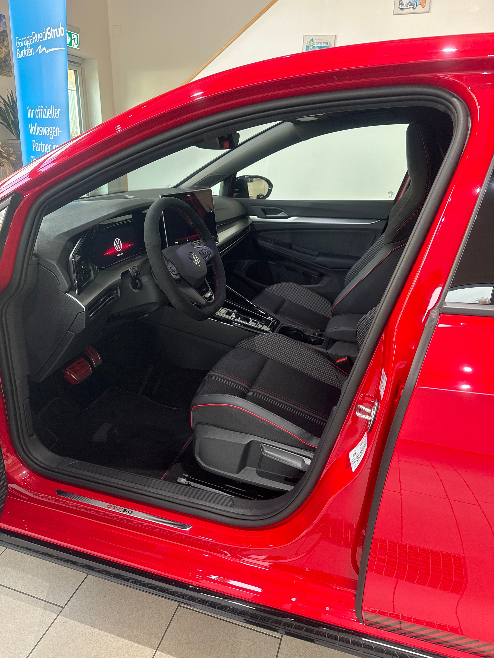 VW Golf VIII 2.0 TSI GTI Edition 50 DSG-image-3