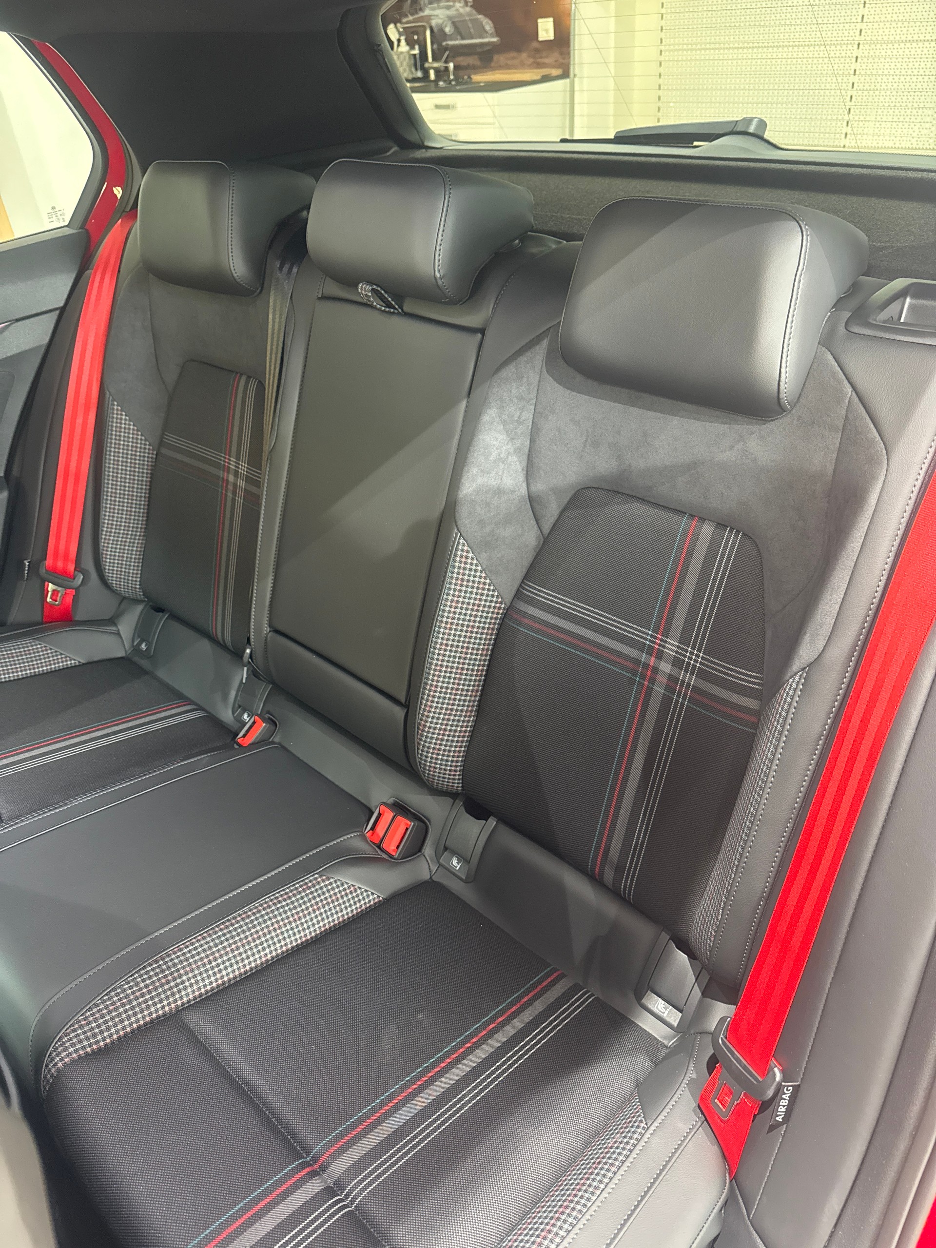 VW Golf VIII 2.0 TSI GTI Edition 50 DSG-image-4