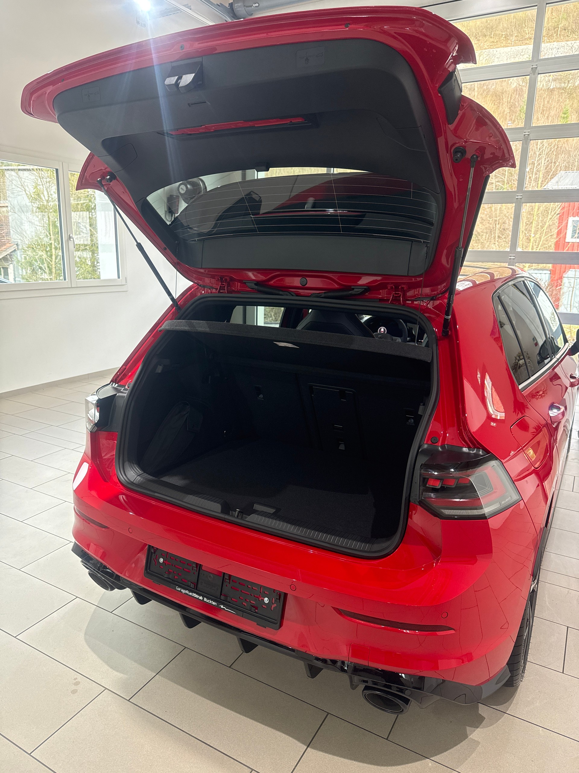 VW Golf VIII 2.0 TSI GTI Edition 50 DSG-image-6