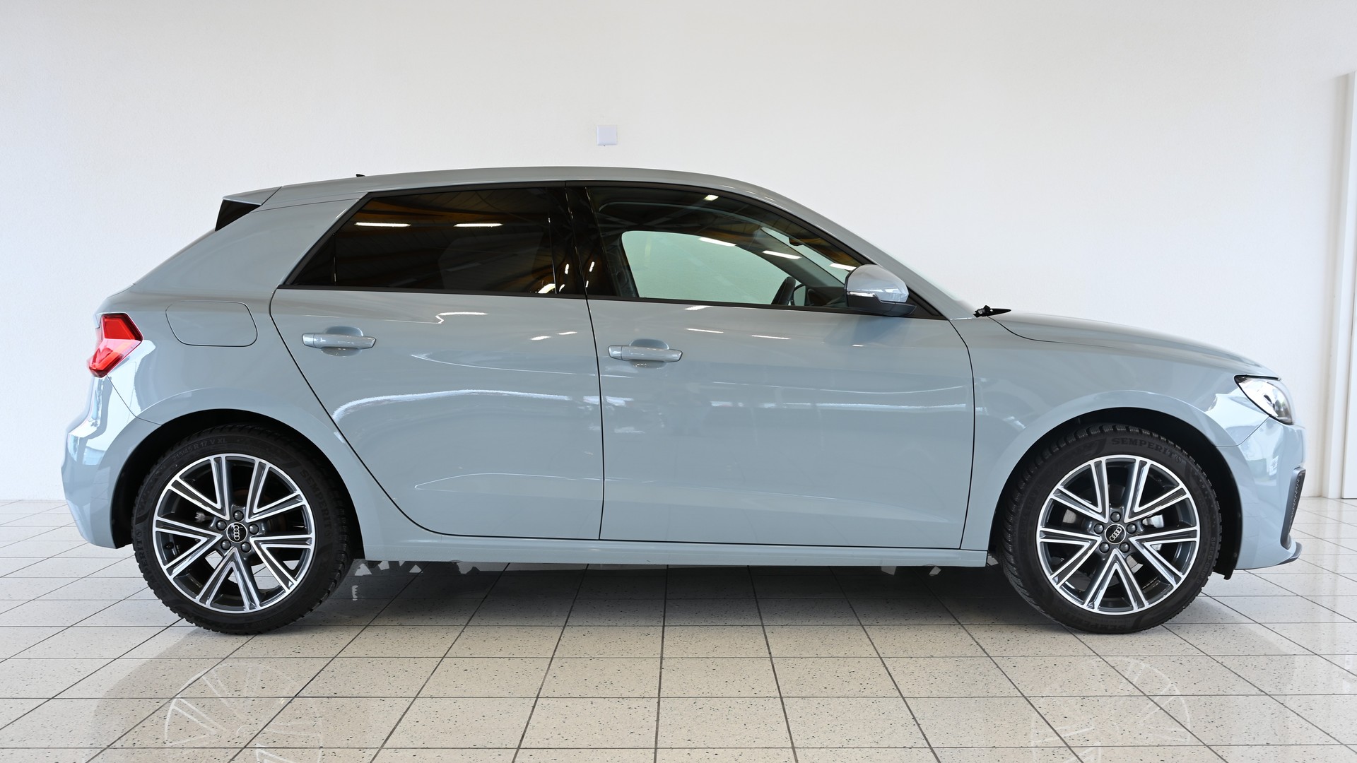 AUDI A1 Sportback 1.0 30 TFSI Attraction S-Tronic-image-4