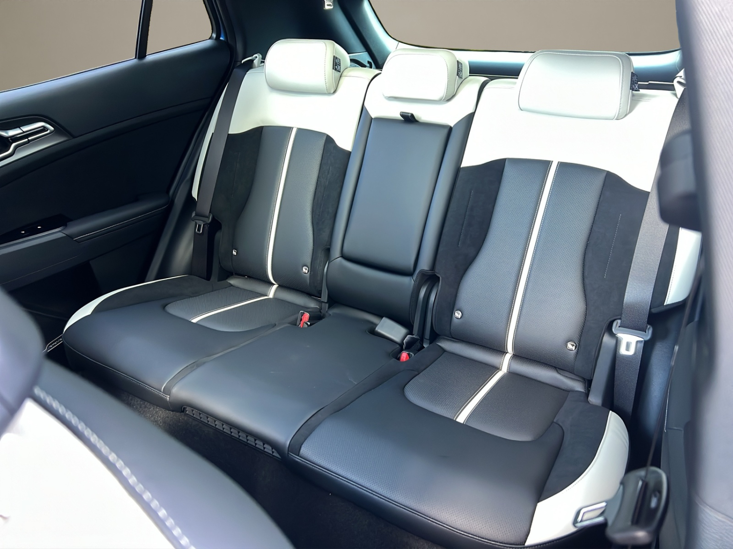 KIA Sportage 1.6 T-GDi Hybrid GT-Line-image-16