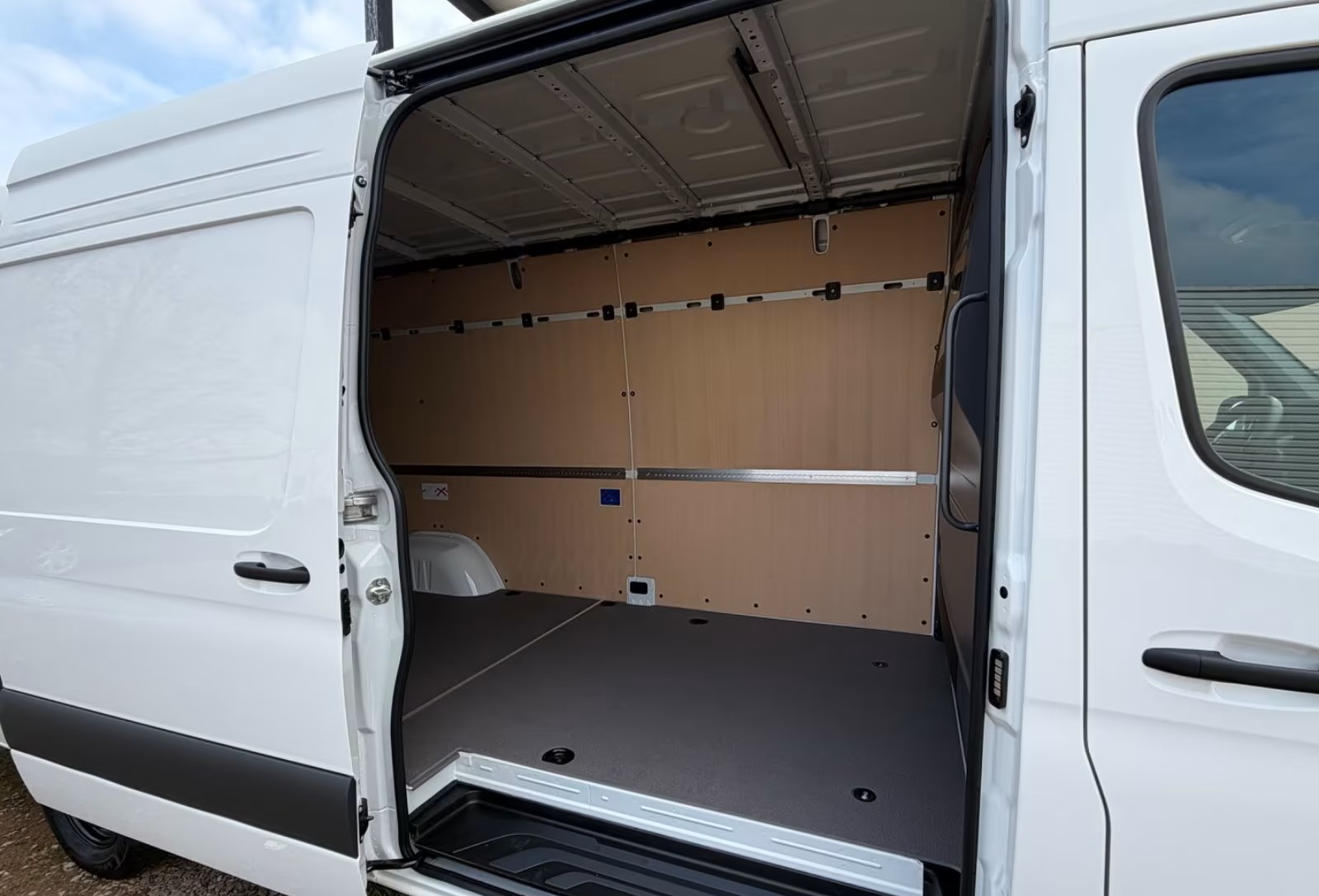 MERCEDES-BENZ Sprinter III Kasten RWD 317 CDI-image-3