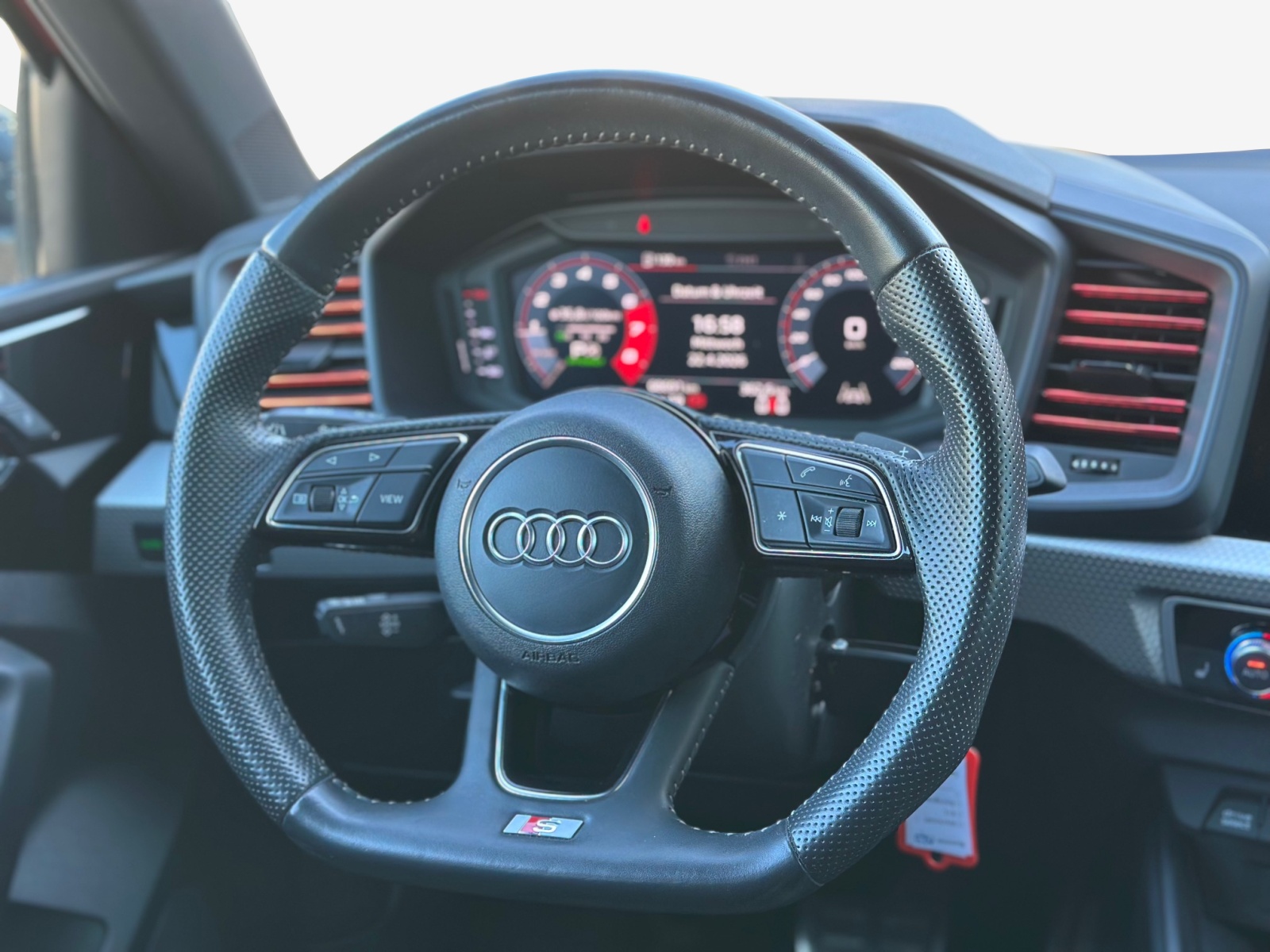 AUDI A1 Sportback 40 TFSI S Line S-tronic-image-8