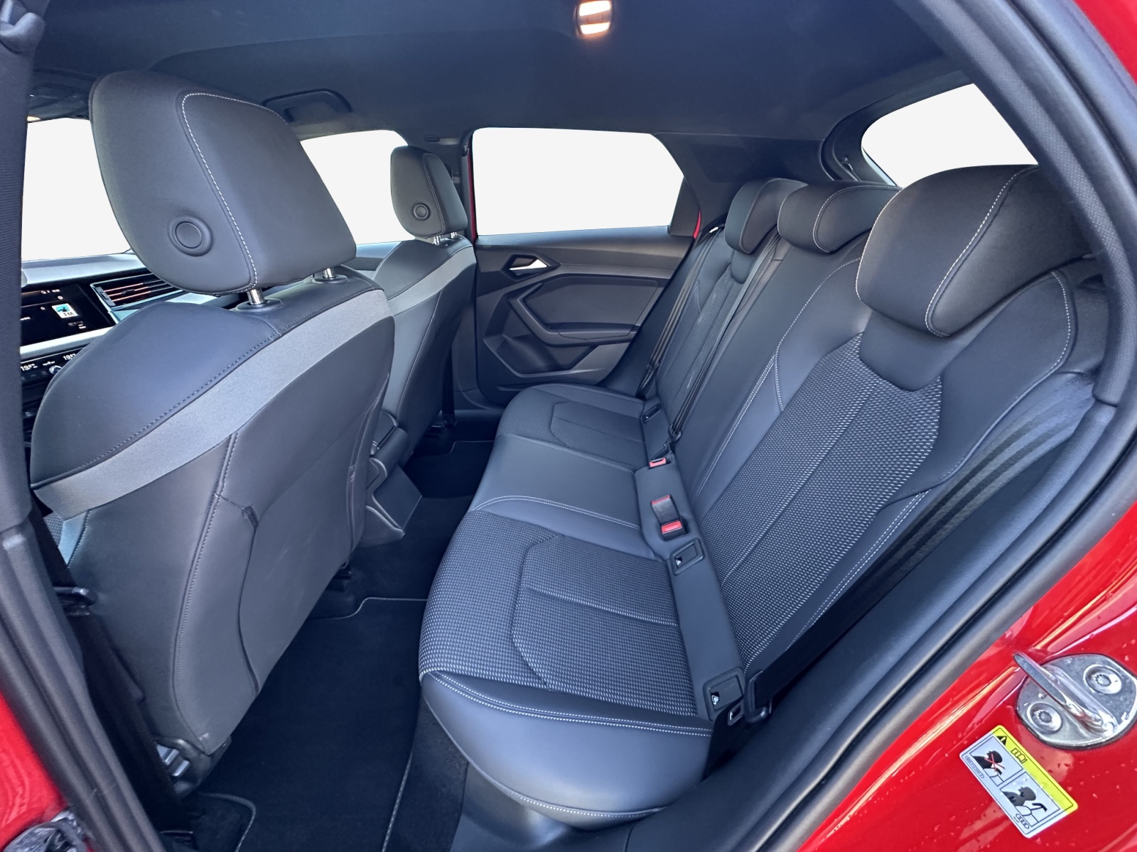AUDI A1 Sportback 40 TFSI S Line S-tronic-image-11