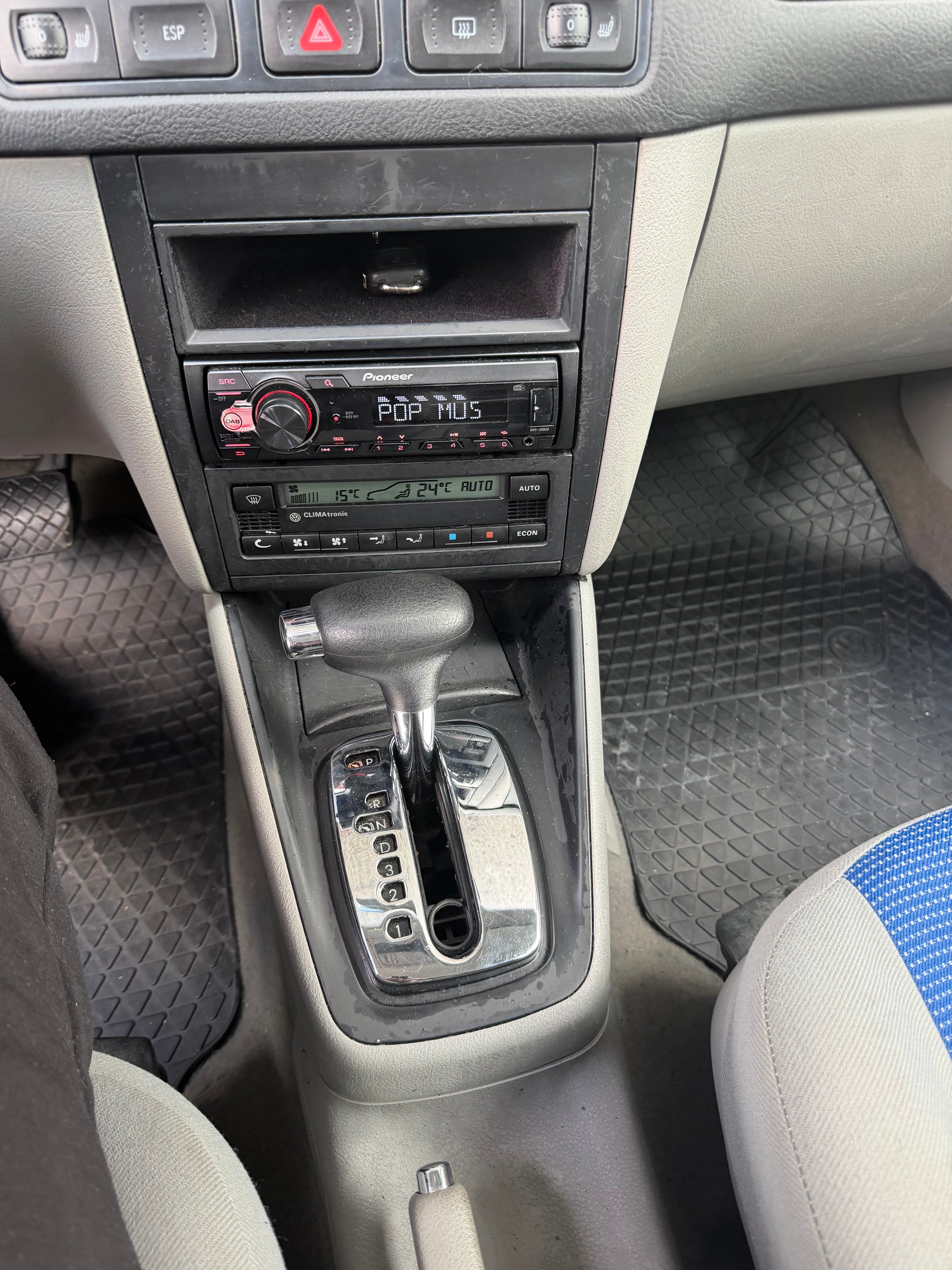 VW Golf 1.6 Comfortline Automatic-image-6