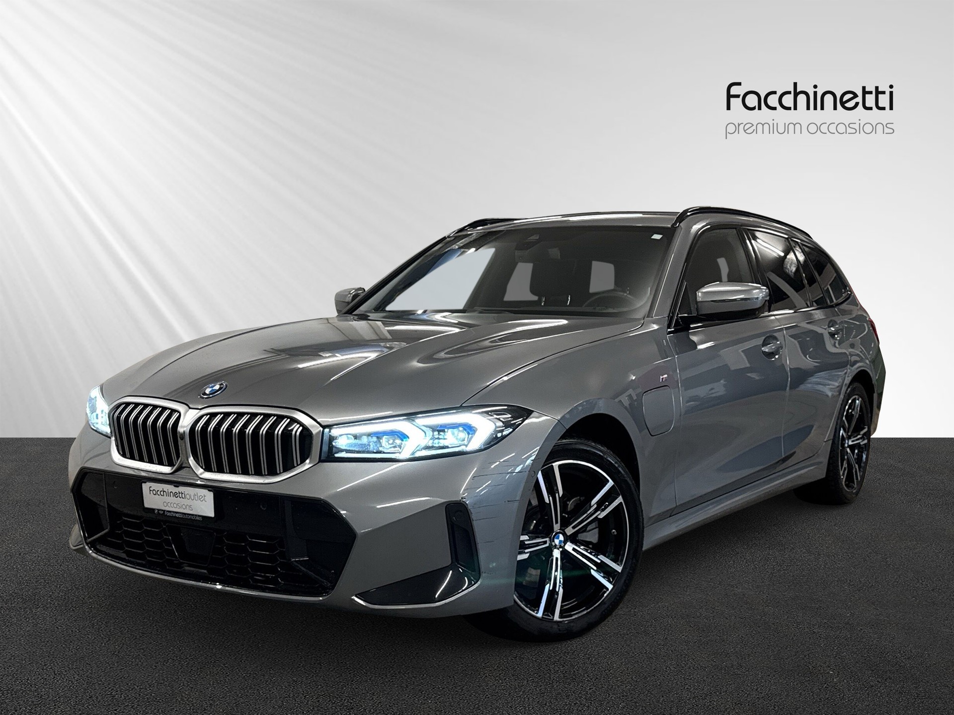 BMW 330e x DriveTouring Steptronic M Sport