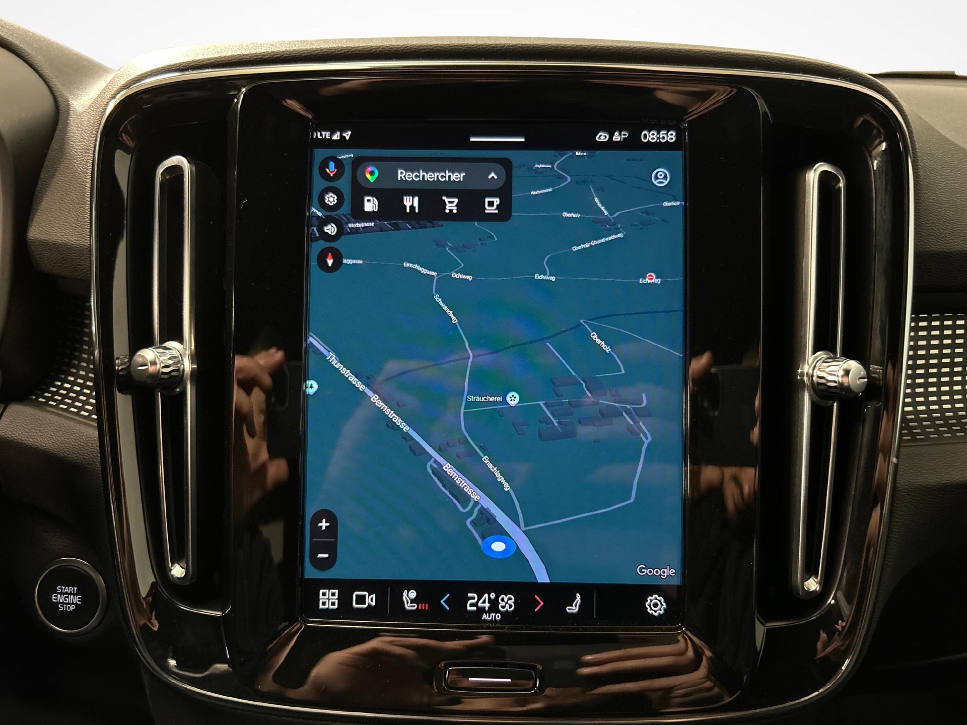 VOLVO XC40 2.0 B3 MH Plus Dark-image-7