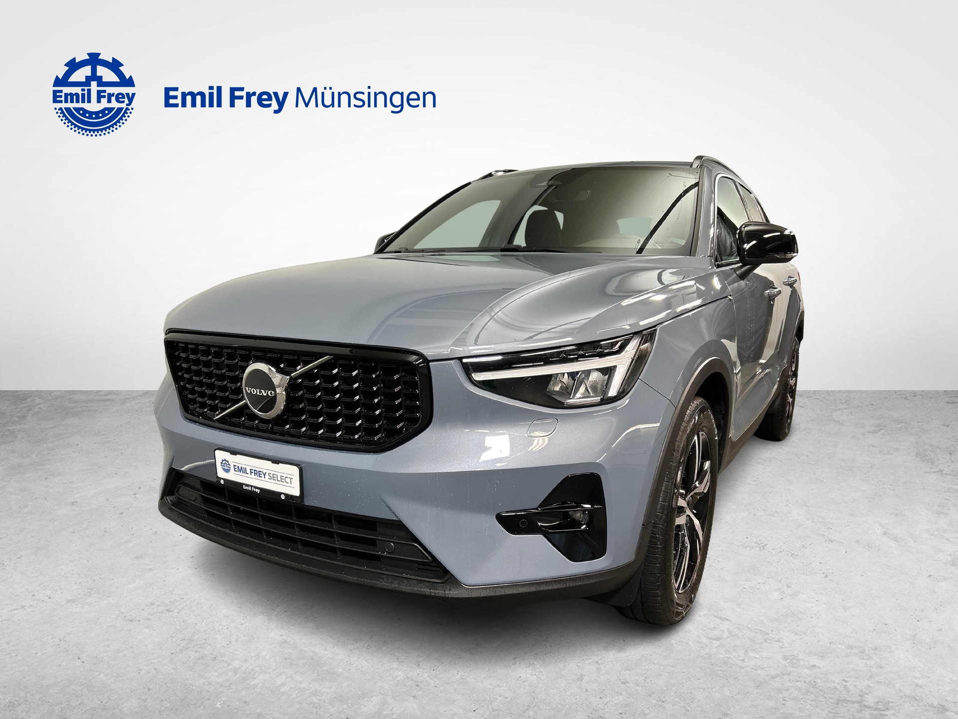 VOLVO XC40 2.0 B3 MH Plus Dark-image-0