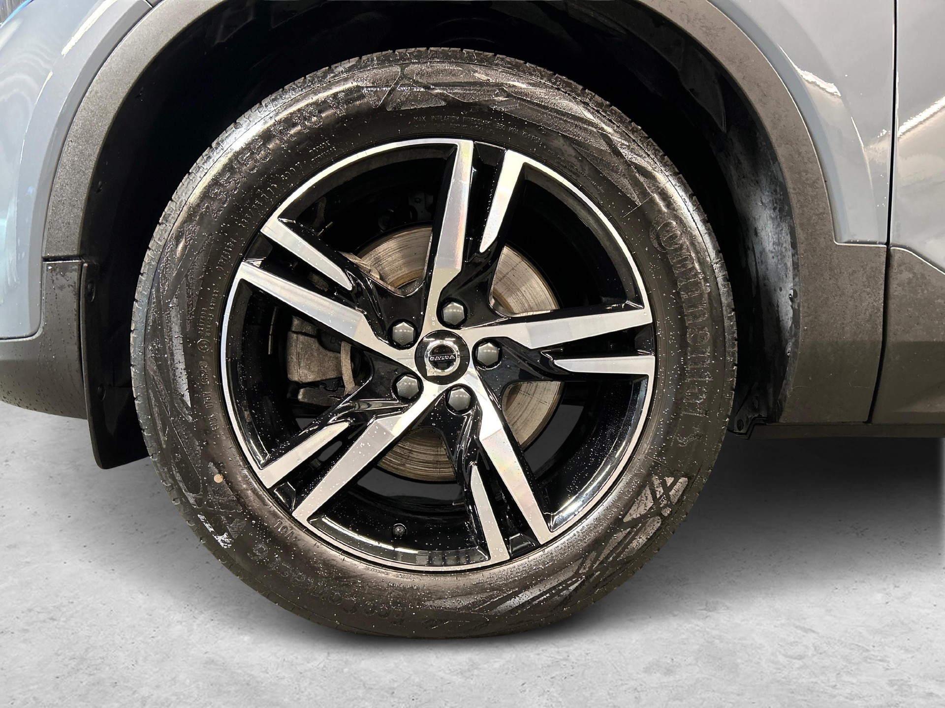 VOLVO XC40 2.0 B3 MH Plus Dark-image-10
