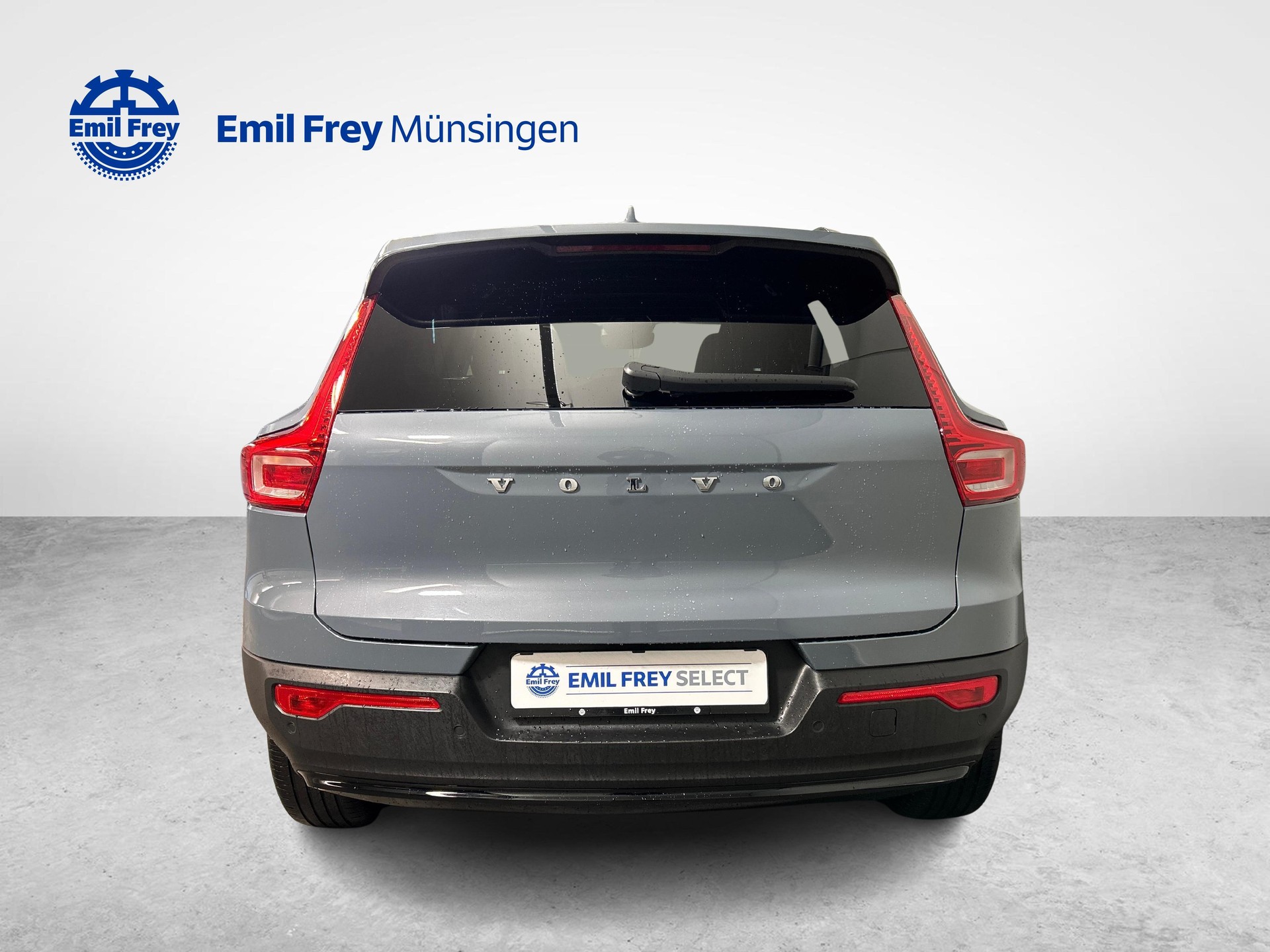 VOLVO XC40 2.0 B3 MH Plus Dark-image-12