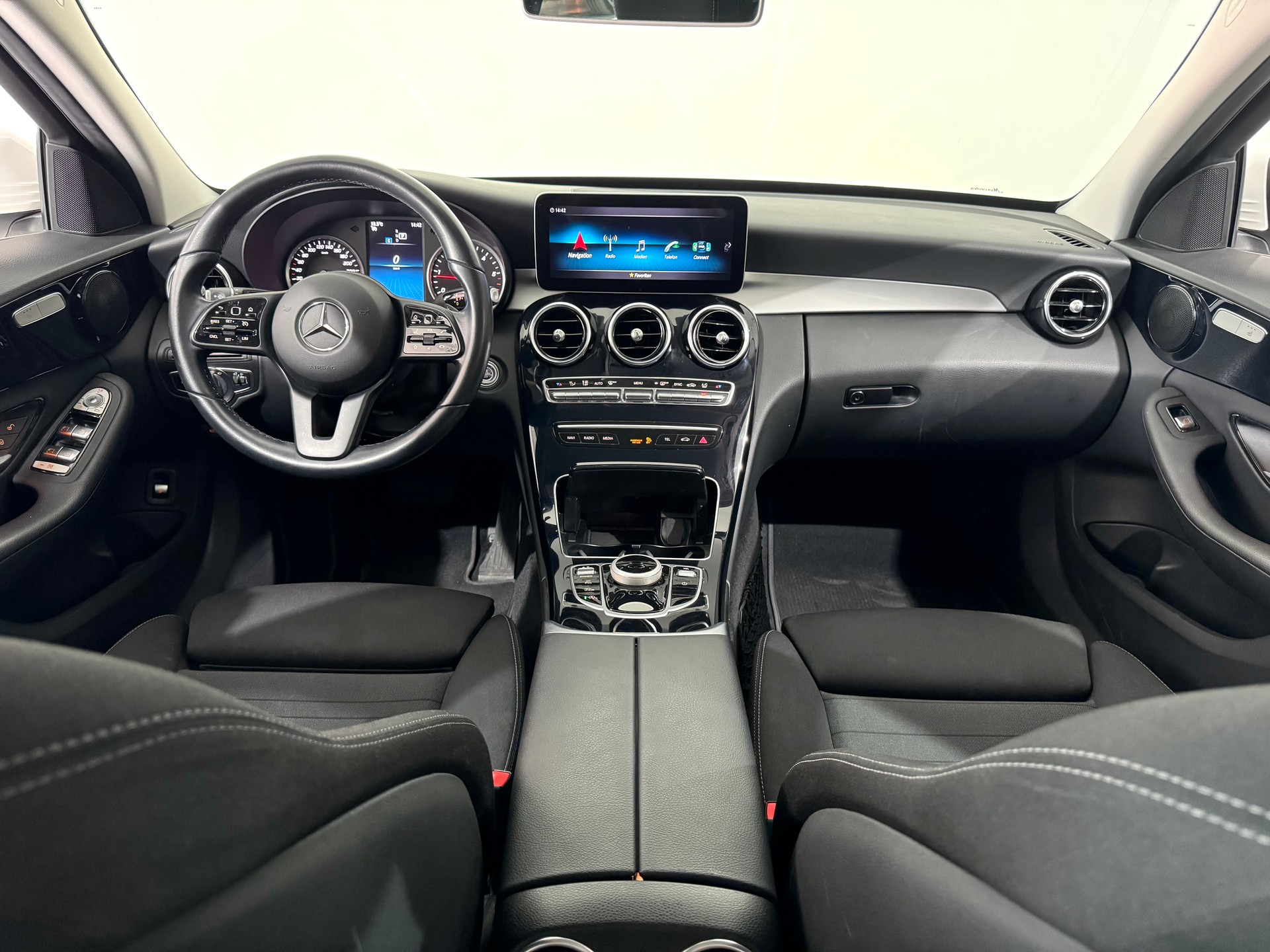 MERCEDES-BENZ C 220 d Swiss Star 4Matic 9G-Tronic-image-7