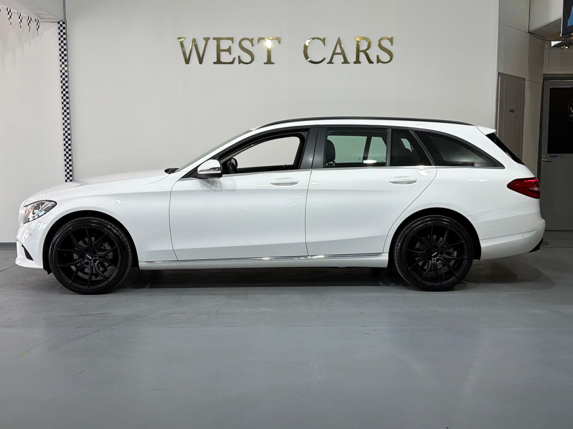 MERCEDES-BENZ C 220 d Swiss Star 4Matic 9G-Tronic-image-1