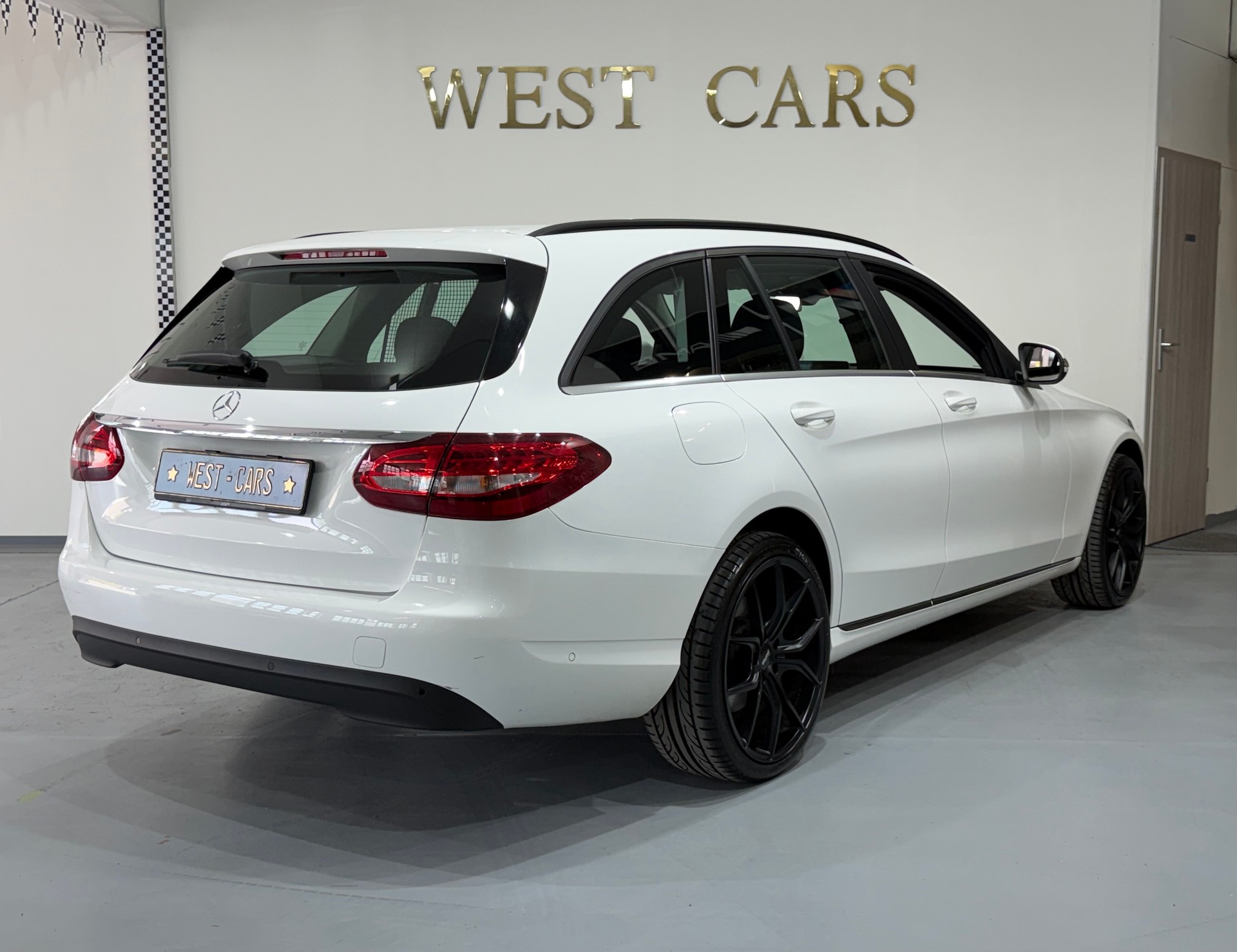 MERCEDES-BENZ C 220 d Swiss Star 4Matic 9G-Tronic-image-3