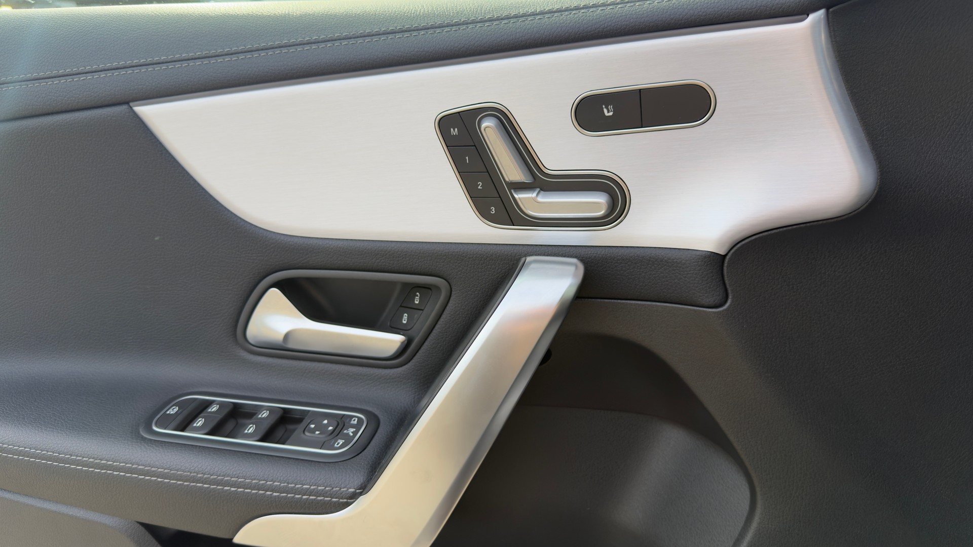 MERCEDES-BENZ A 45 S AMG 4Matic+ Speedshift-image-10