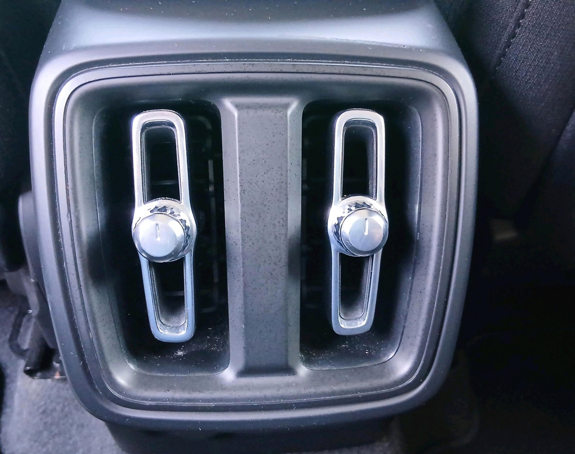 VOLVO XC40 1.5 T3 Momentum Light-image-19