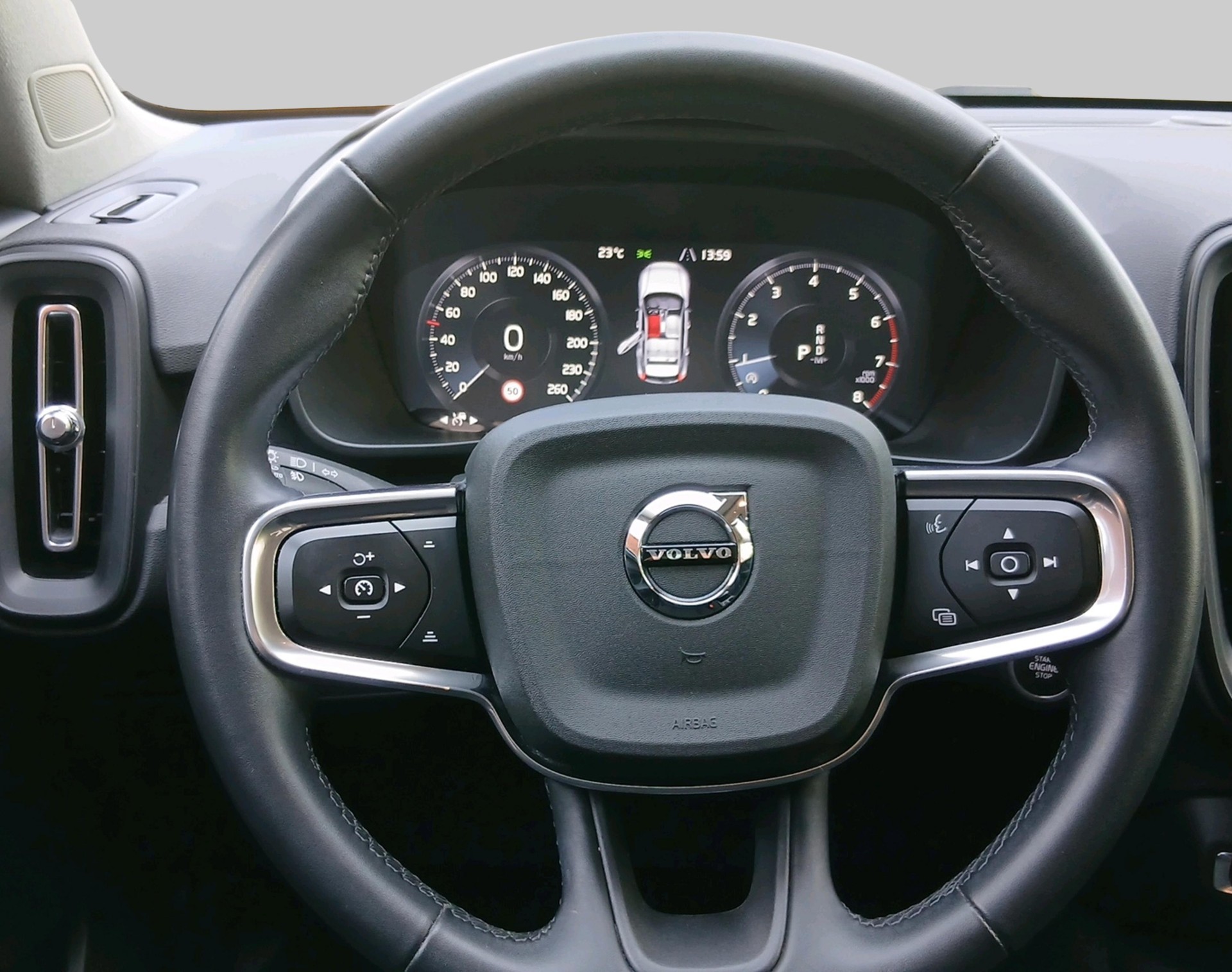 VOLVO XC40 1.5 T3 Momentum Light-image-11