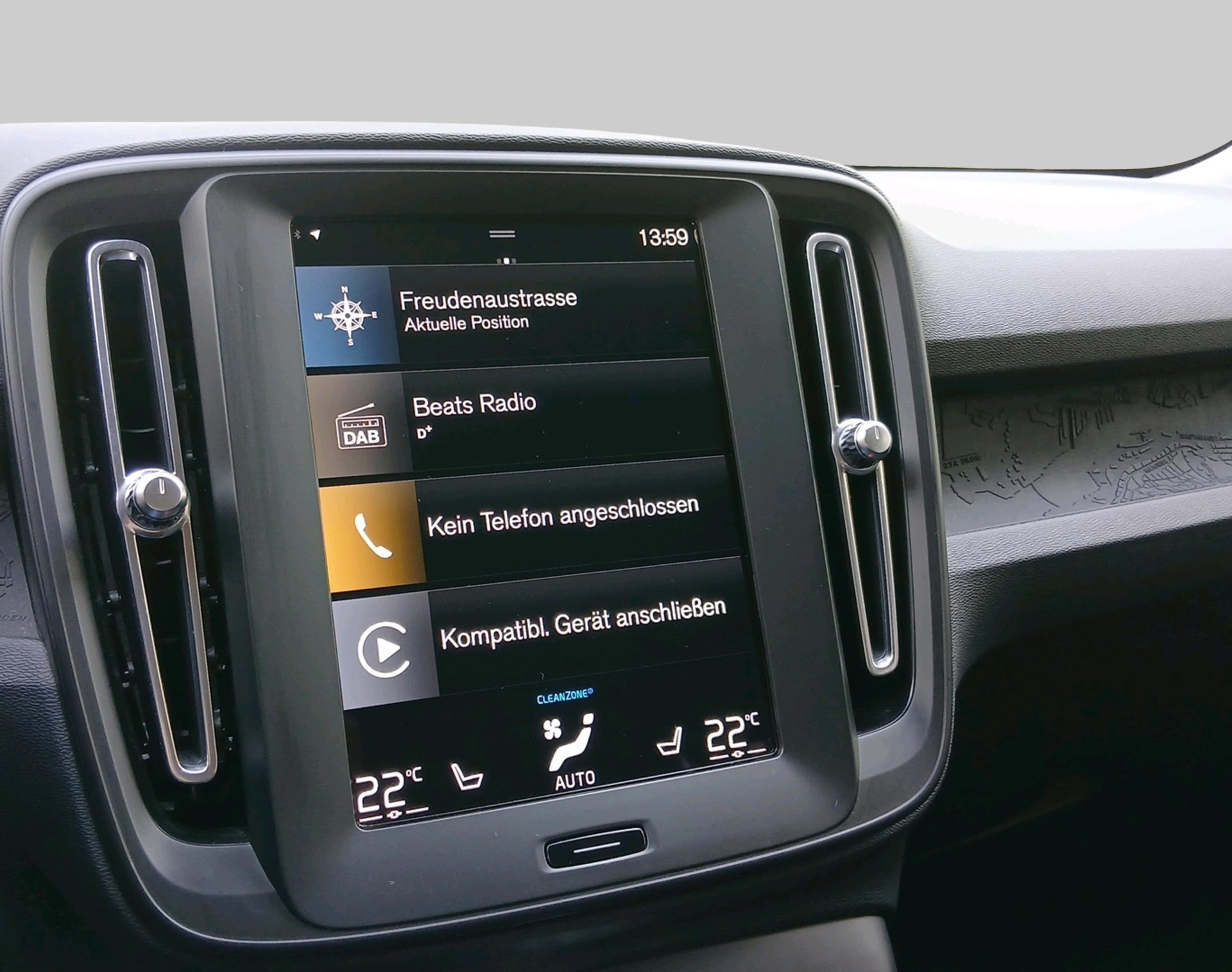 VOLVO XC40 1.5 T3 Momentum Light-image-12