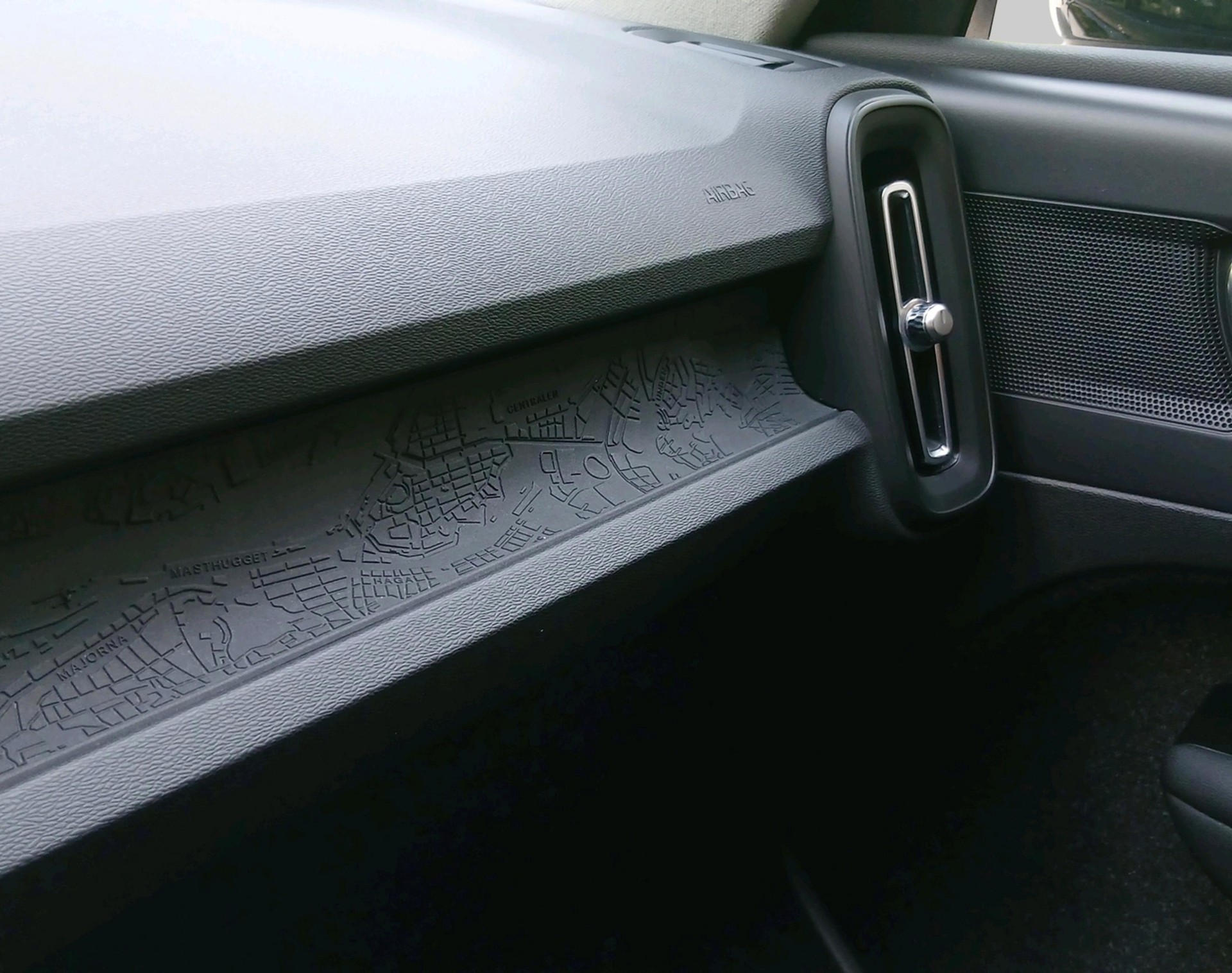 VOLVO XC40 1.5 T3 Momentum Light-image-16